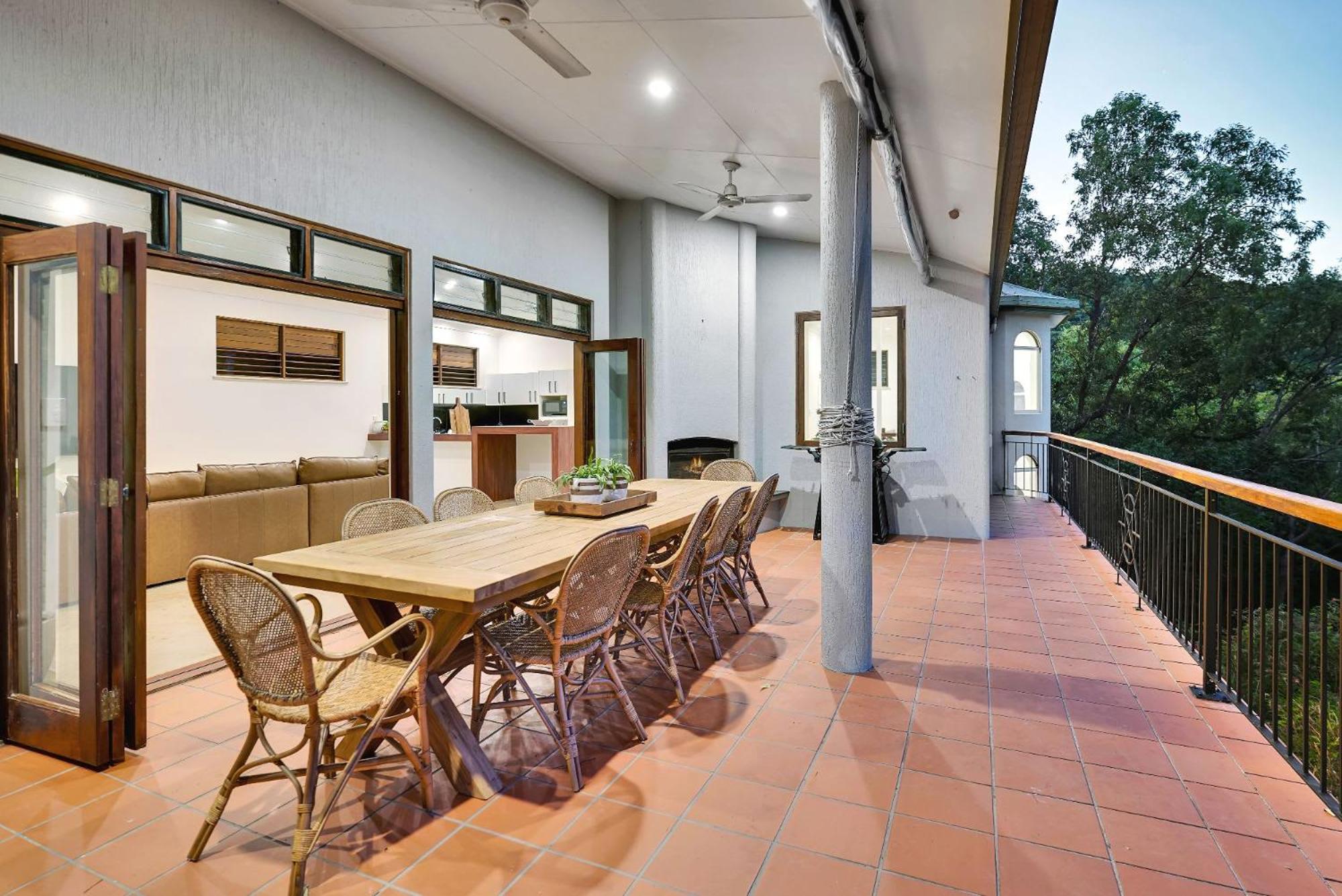 The Ferns Villa Serene Rainforest Retreat with Ocean Breezes