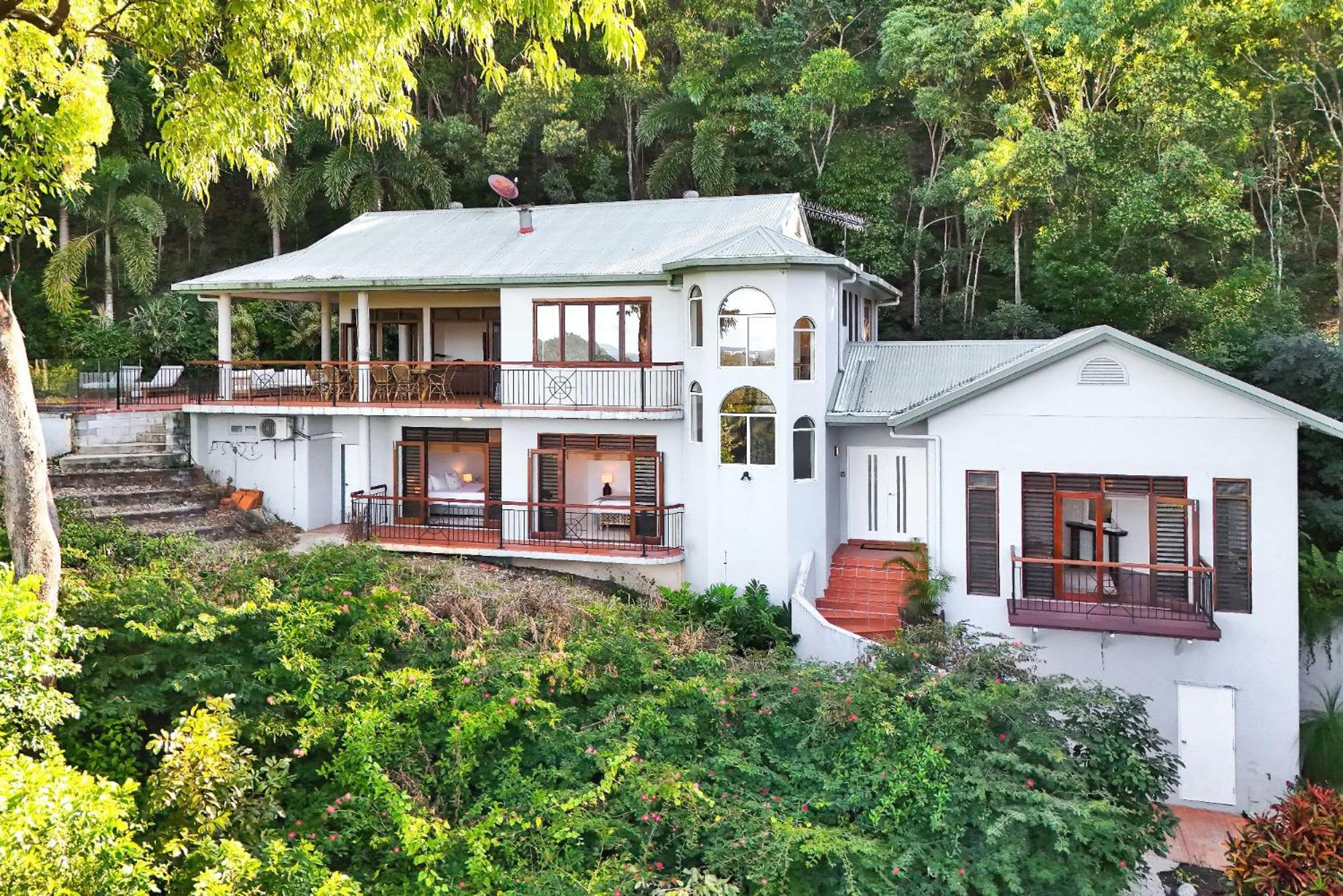 The Ferns Villa Serene Rainforest Retreat with Ocean Breezes