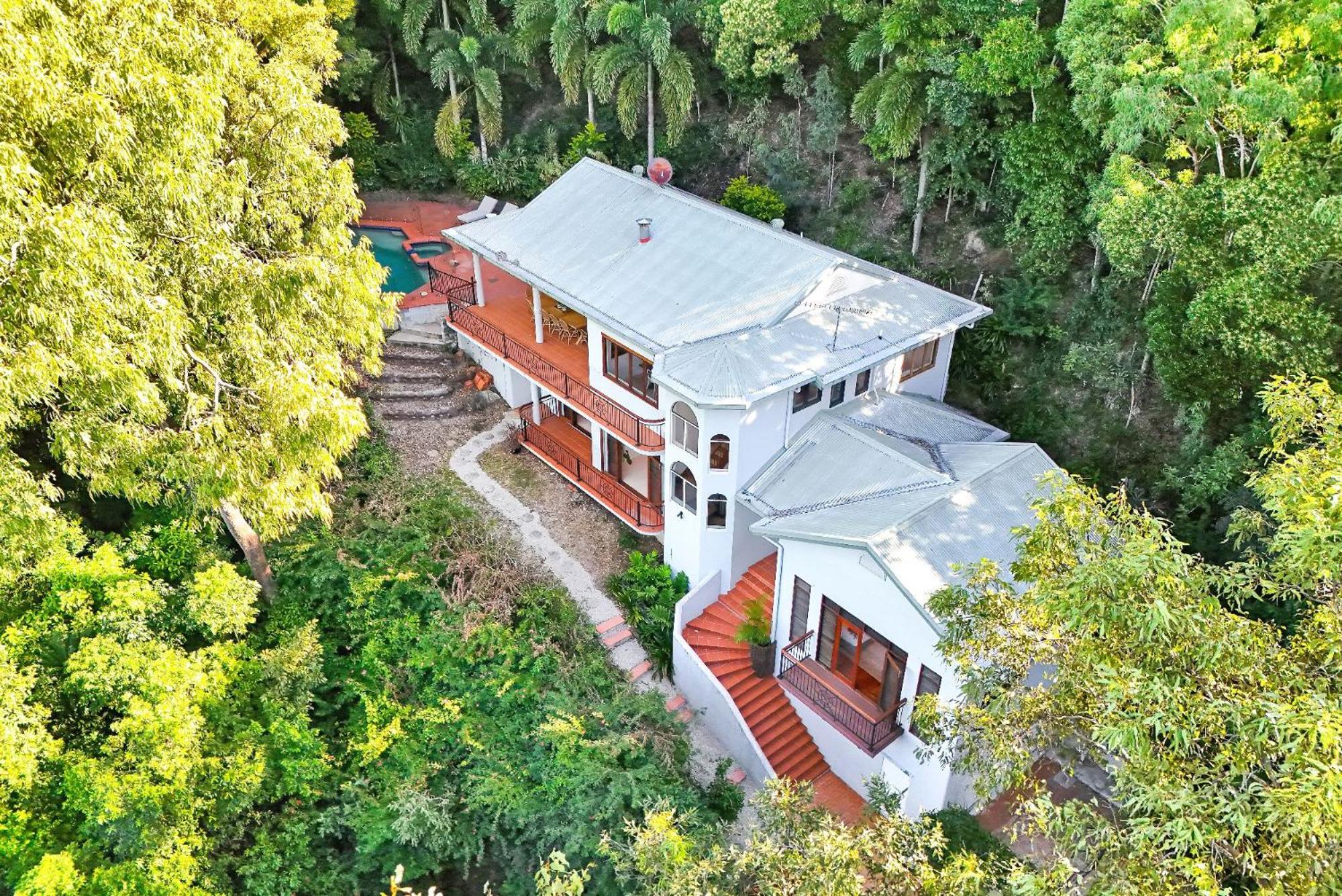 The Ferns Villa Serene Rainforest Retreat with Ocean Breezes
