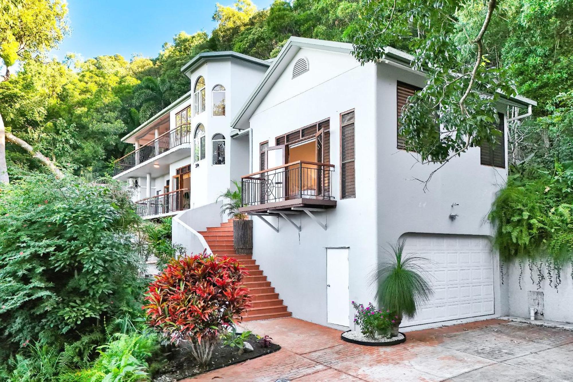 The Ferns Villa Serene Rainforest Retreat with Ocean Breezes