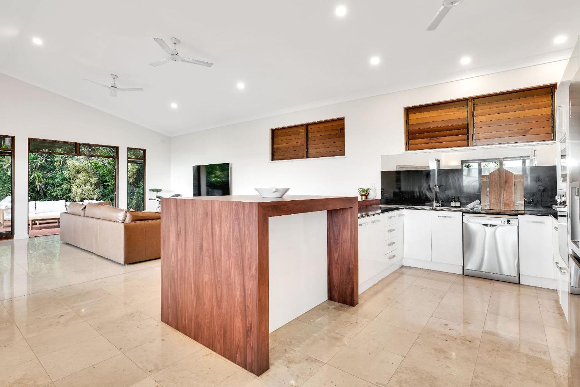 The Ferns Villa Serene Rainforest Retreat with Ocean Breezes