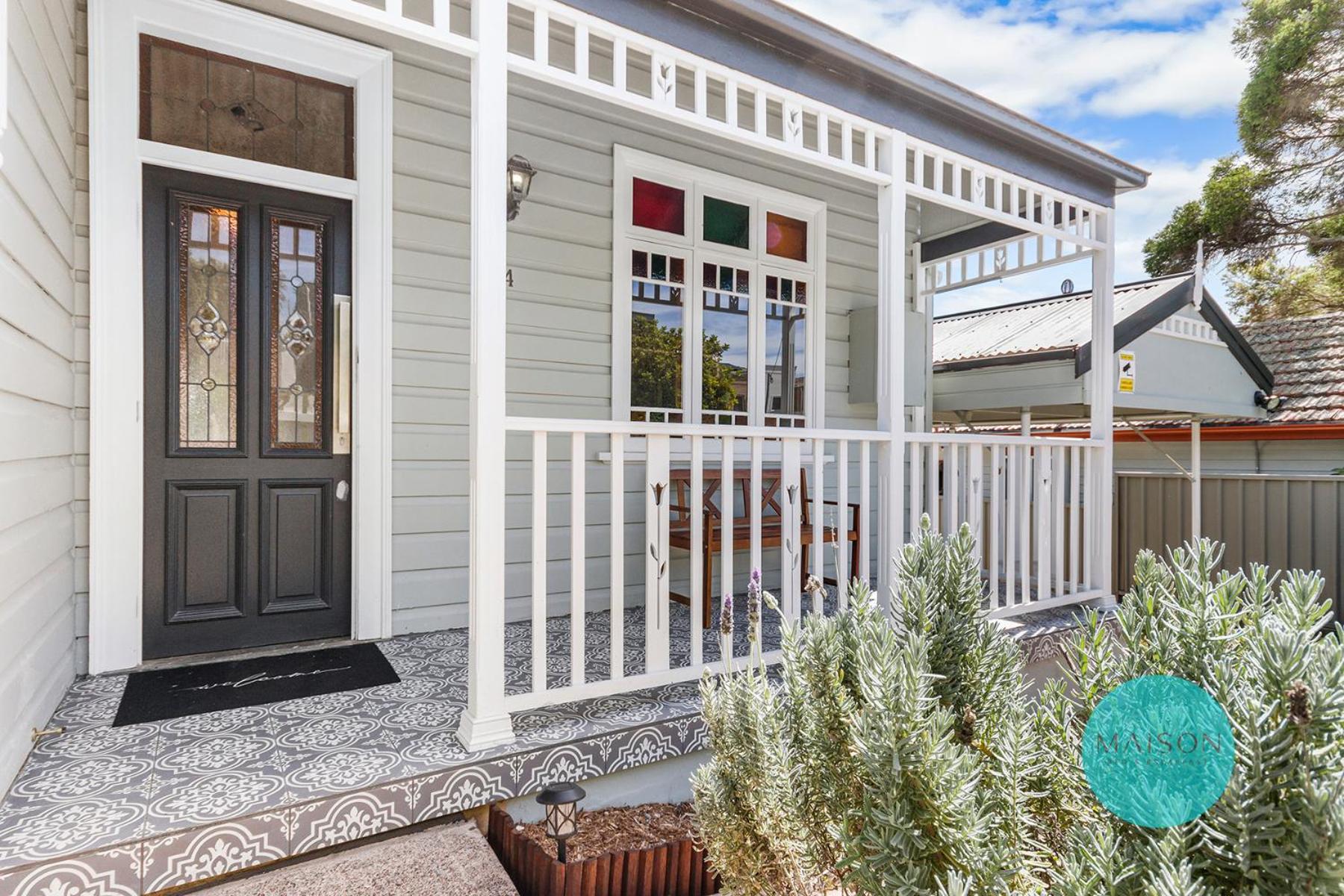 Charming Merewether Cottage
