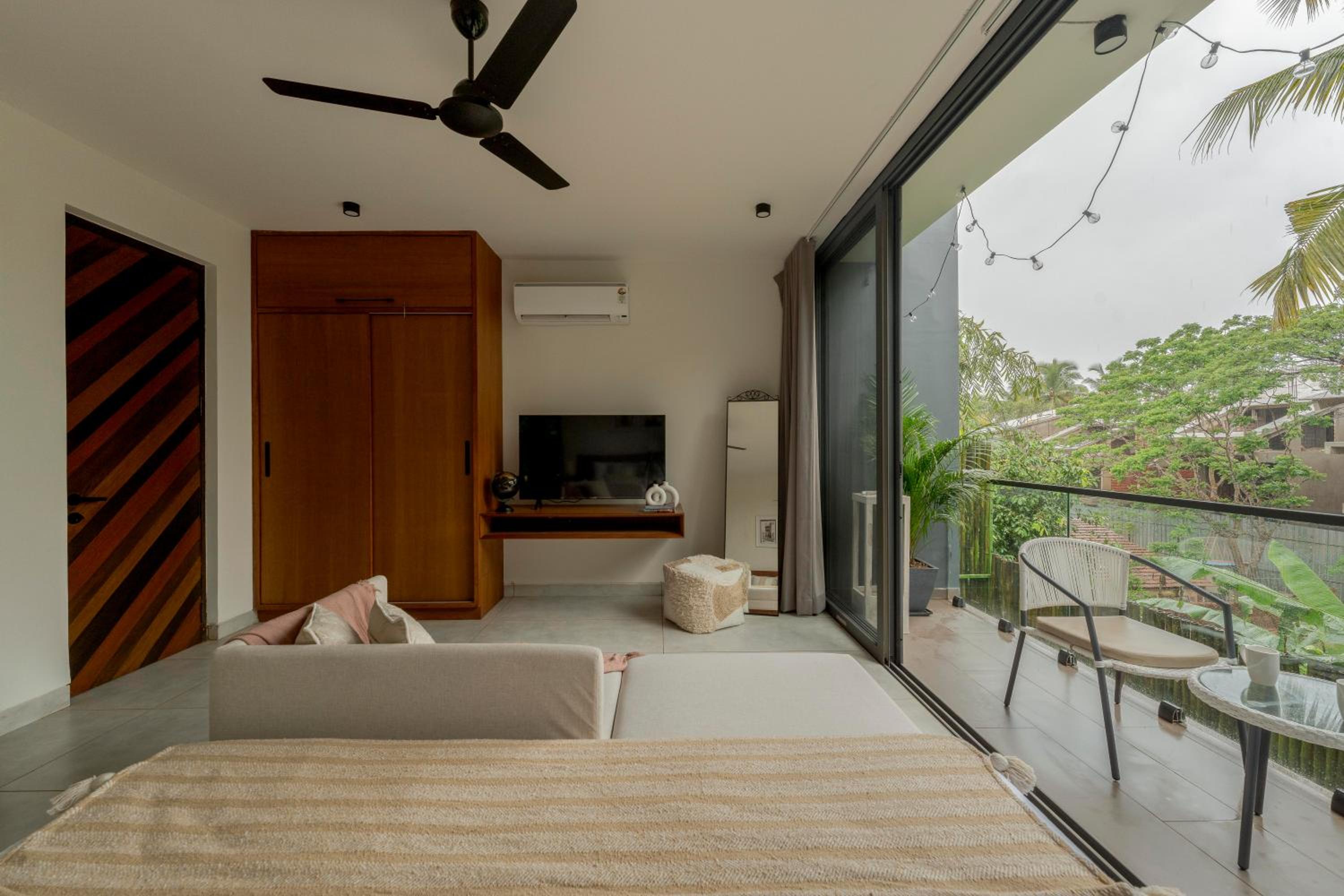 ELIVAAS 3 BHK with Pvt Pool & Jacuzzi - Terraces Casa Vasu view 5