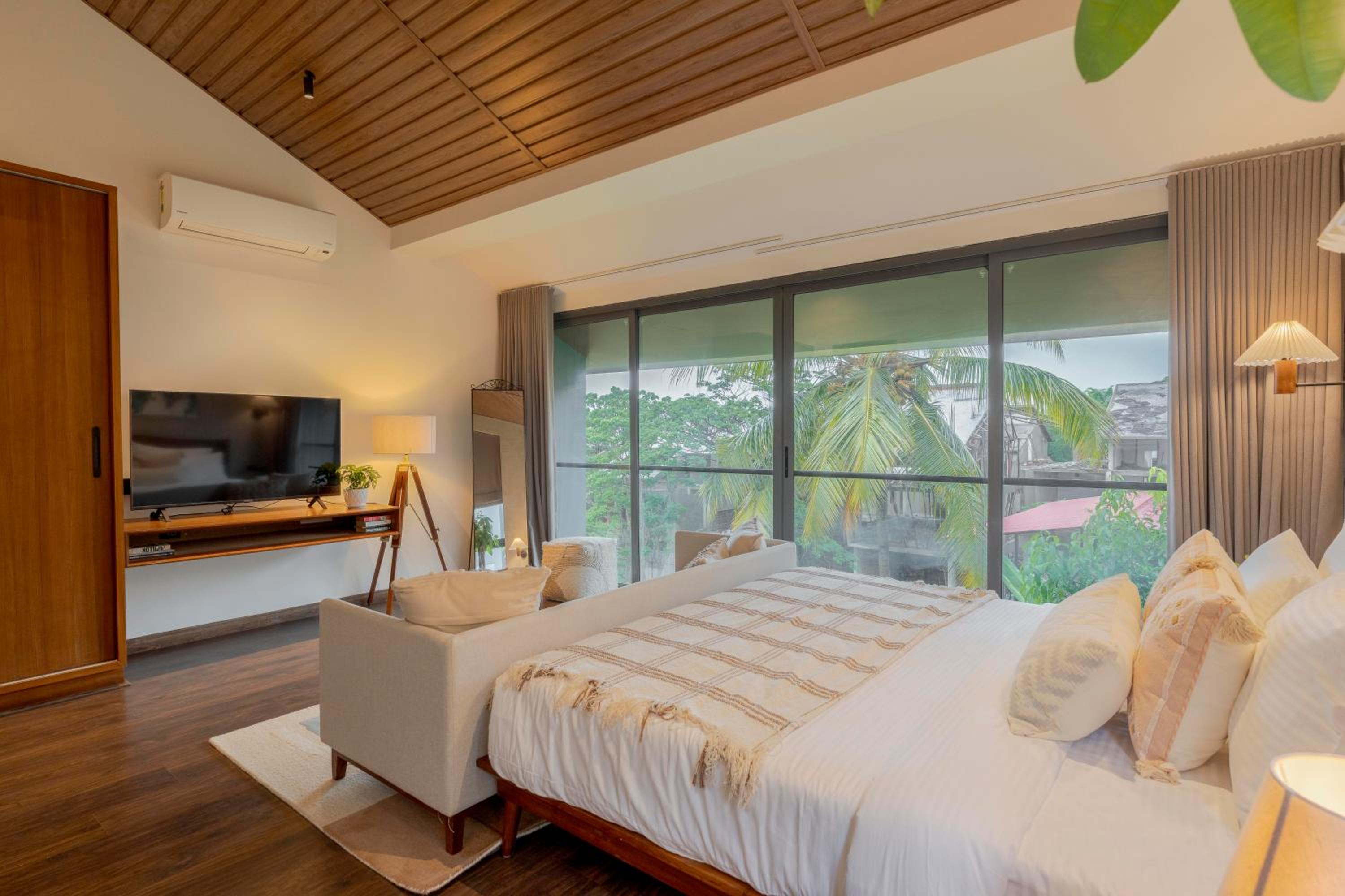 ELIVAAS 3 BHK with Pvt Pool & Jacuzzi - Terraces Casa Vasu view 3