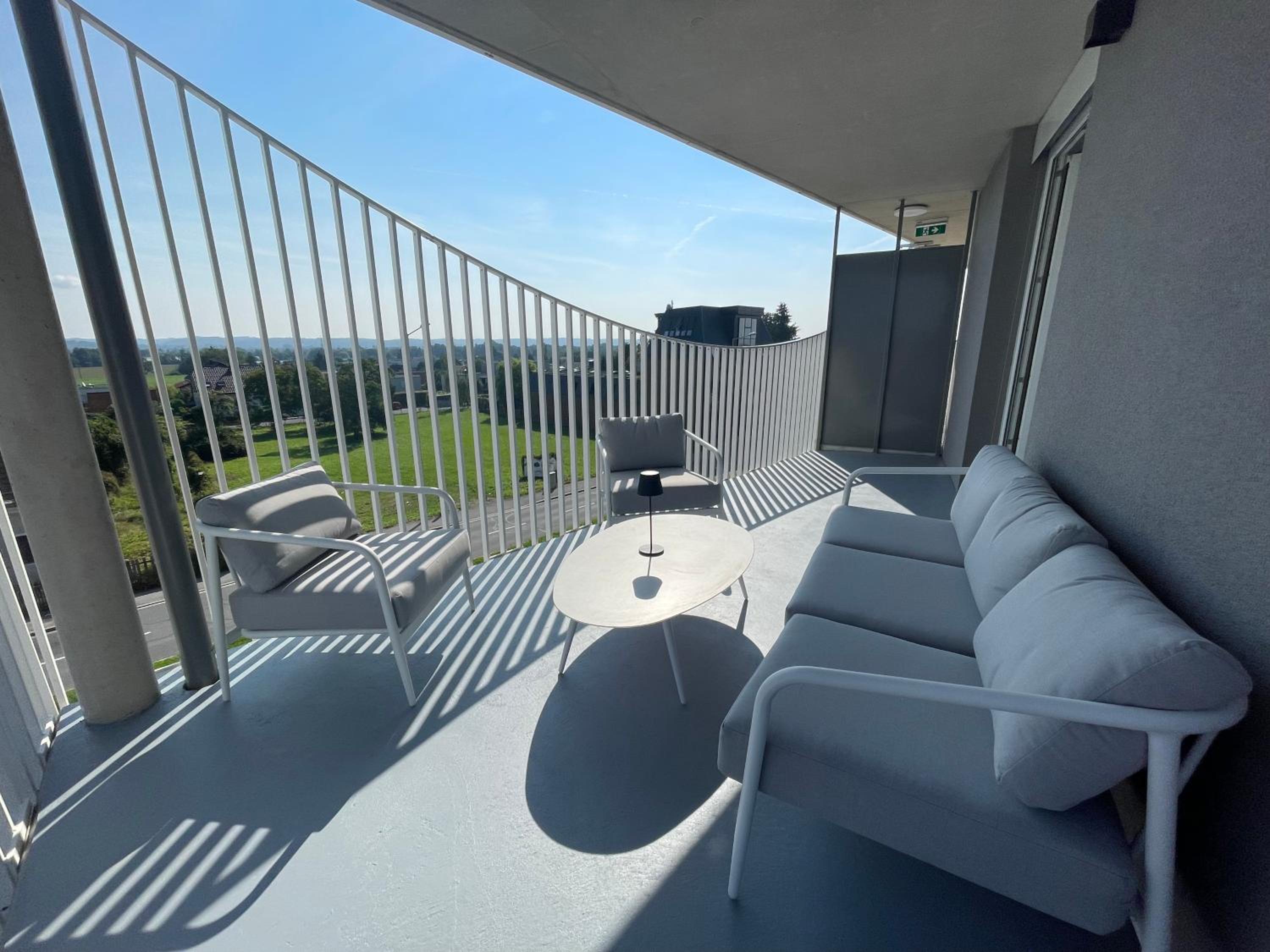 Luxusapartment mit 40 qm Terrasse, E-Parkplatz und Parkplatz