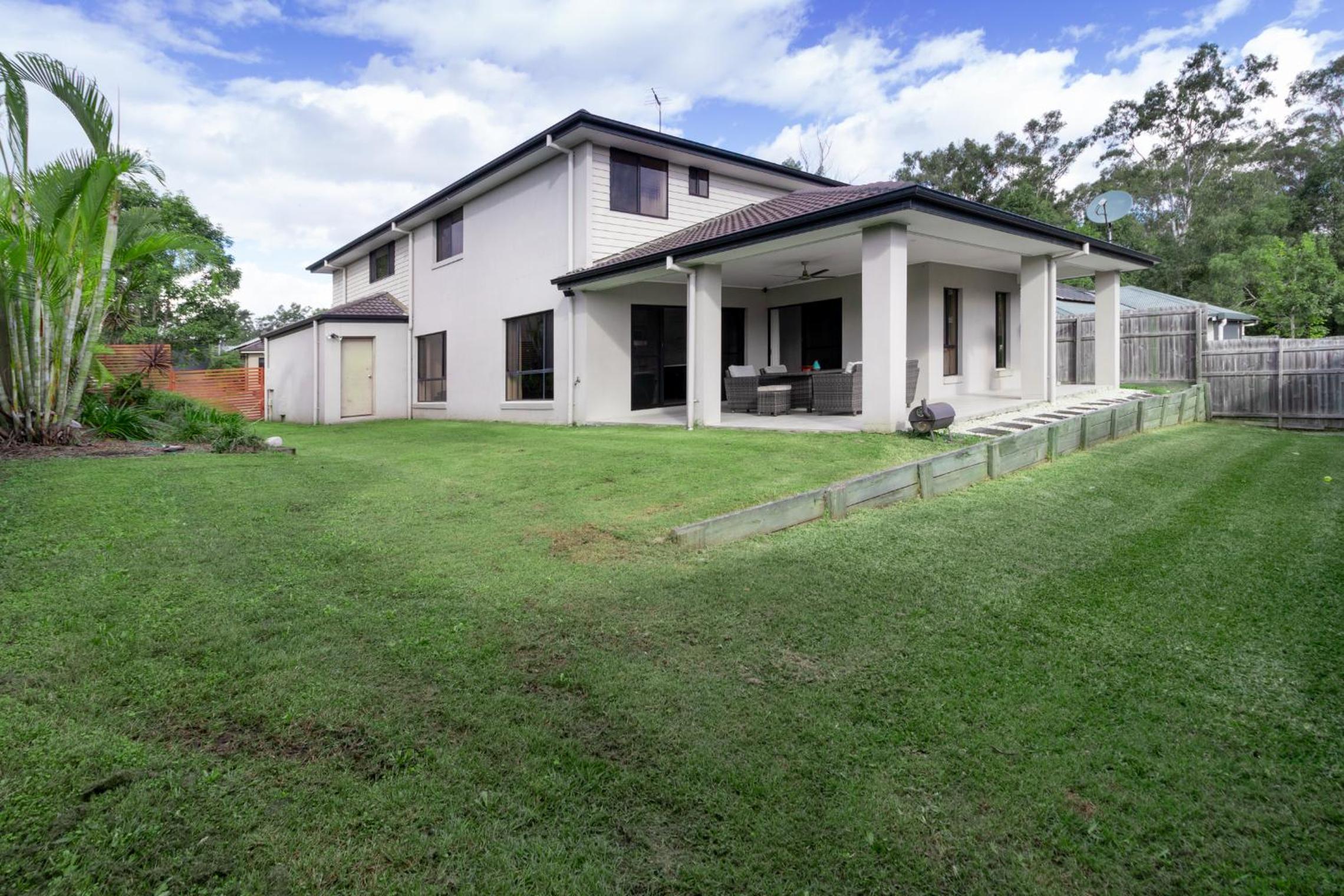 Luxury Spacious 5 Bedroom Family Modern Villa Sleeps 10