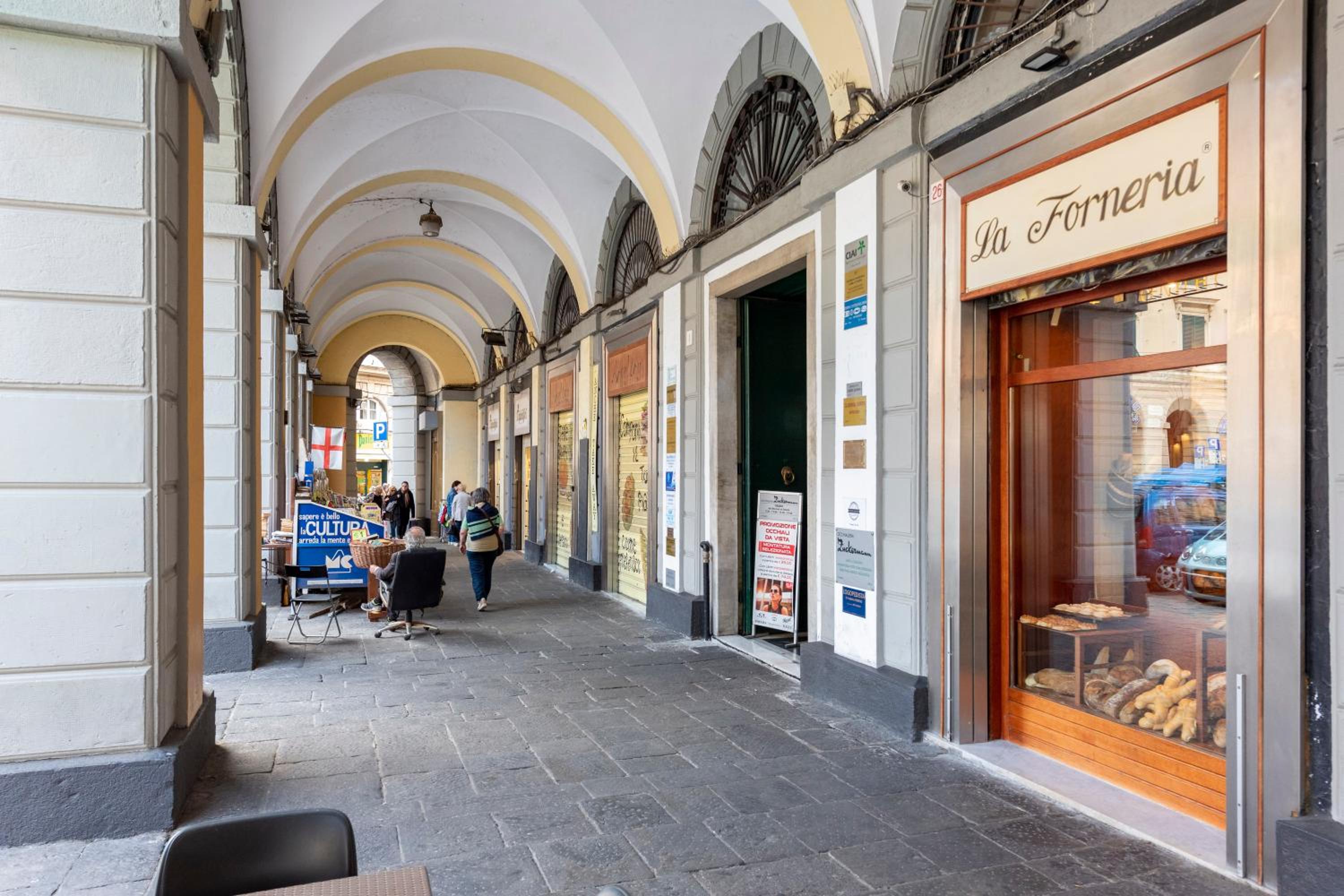Piazza Colombo House Historic Center - Happy Rentals