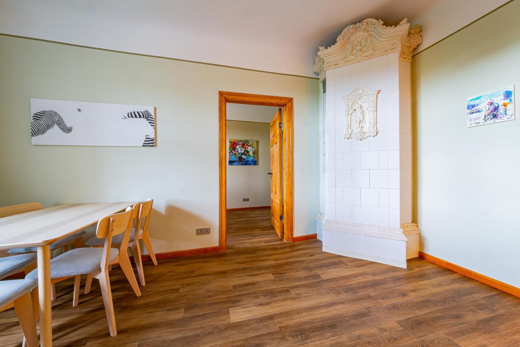 Just Renovated Stories Apartment Free parking view 3