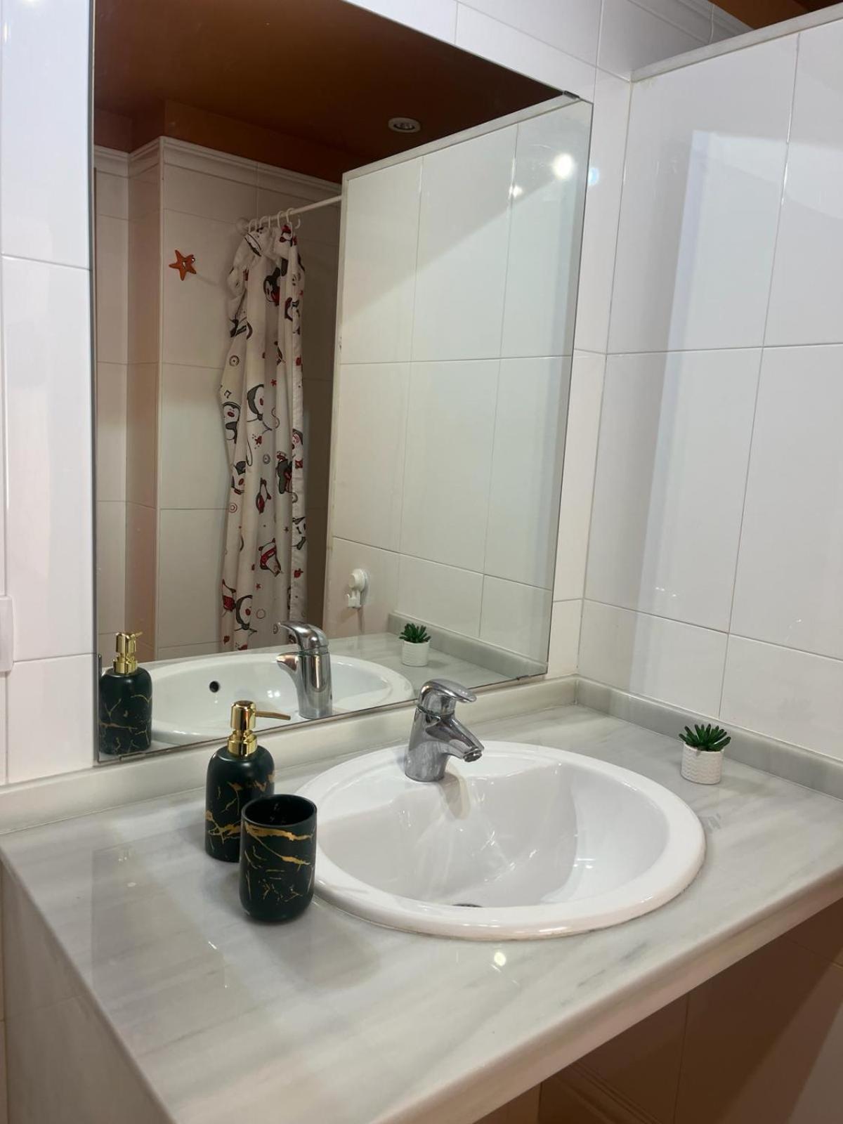 Sea-Breeze Apartment with Pool & Parking