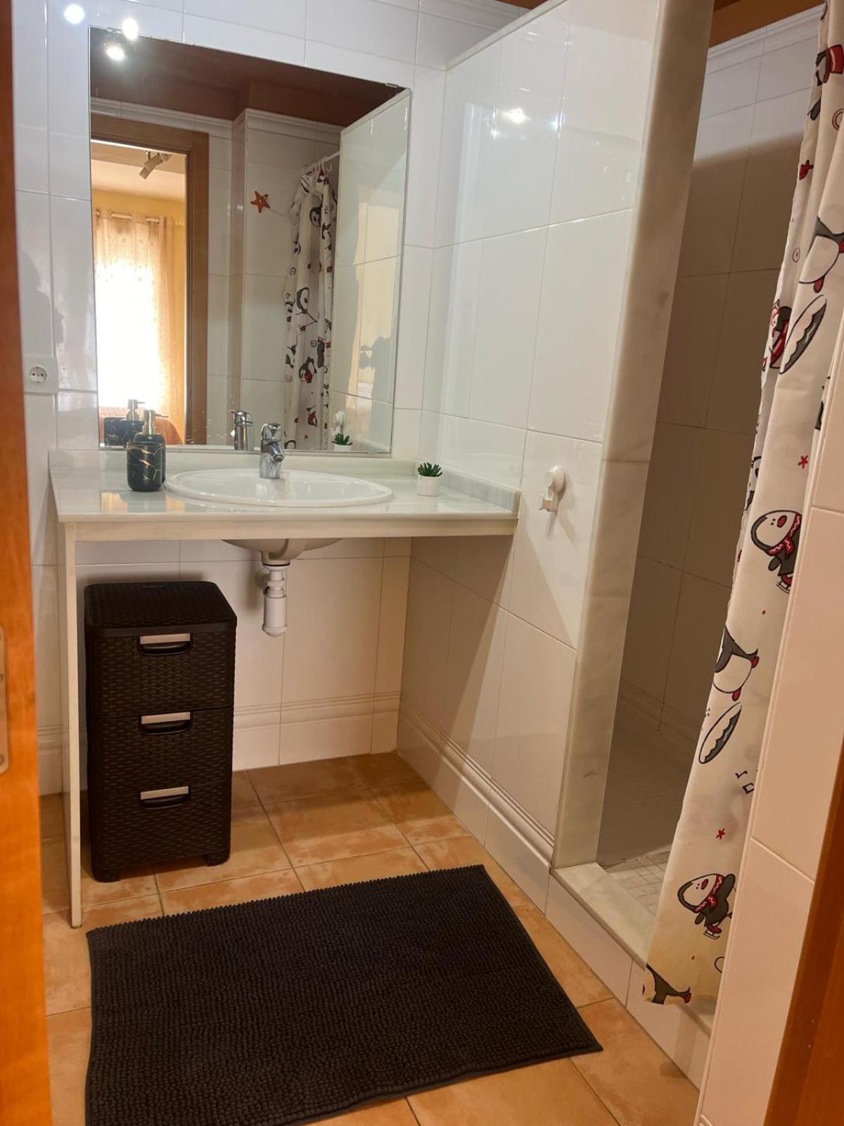 Sea-Breeze Apartment with Pool & Parking