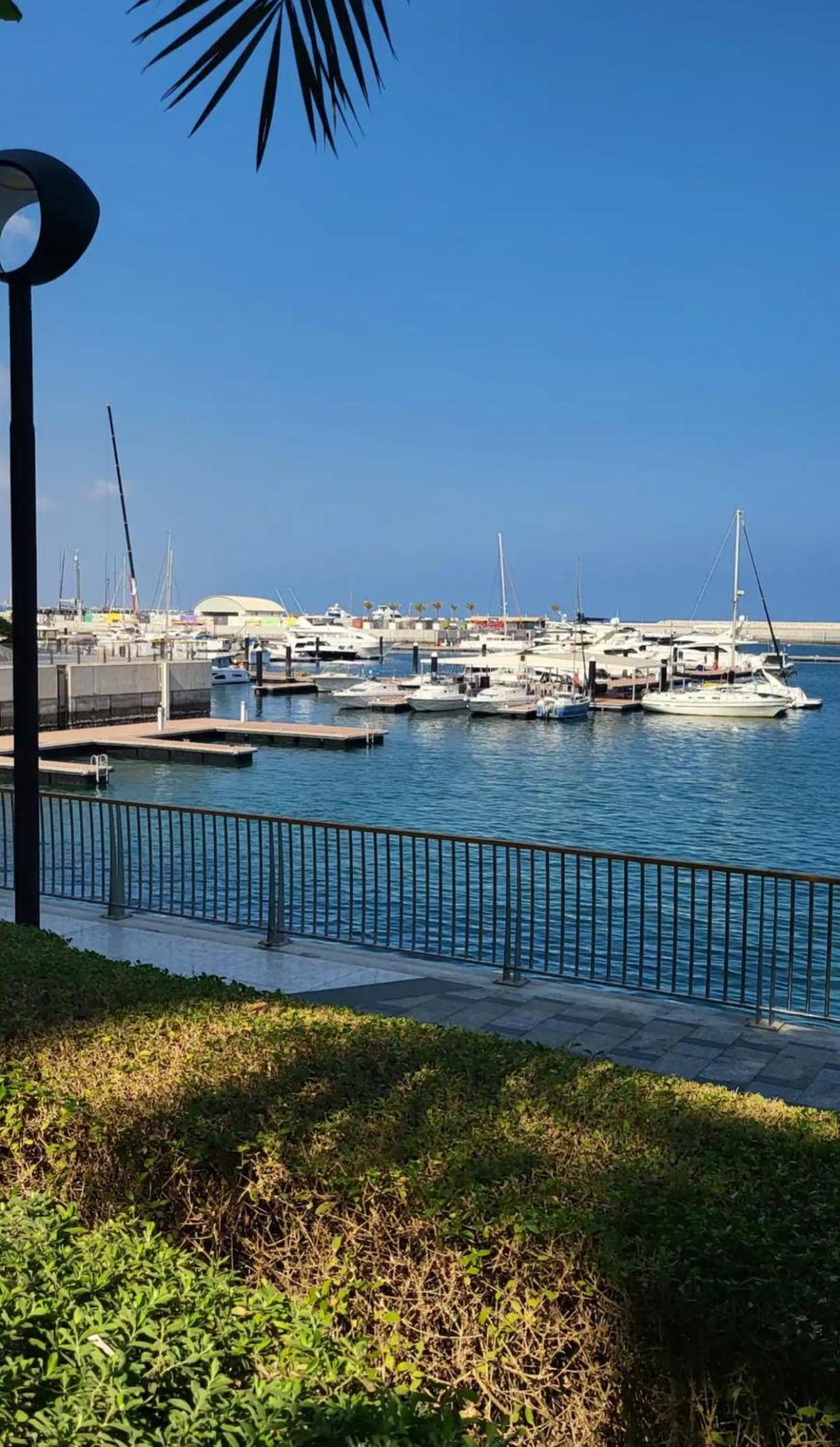 Beachfront 2BHK apartment at Al Mouj view 4