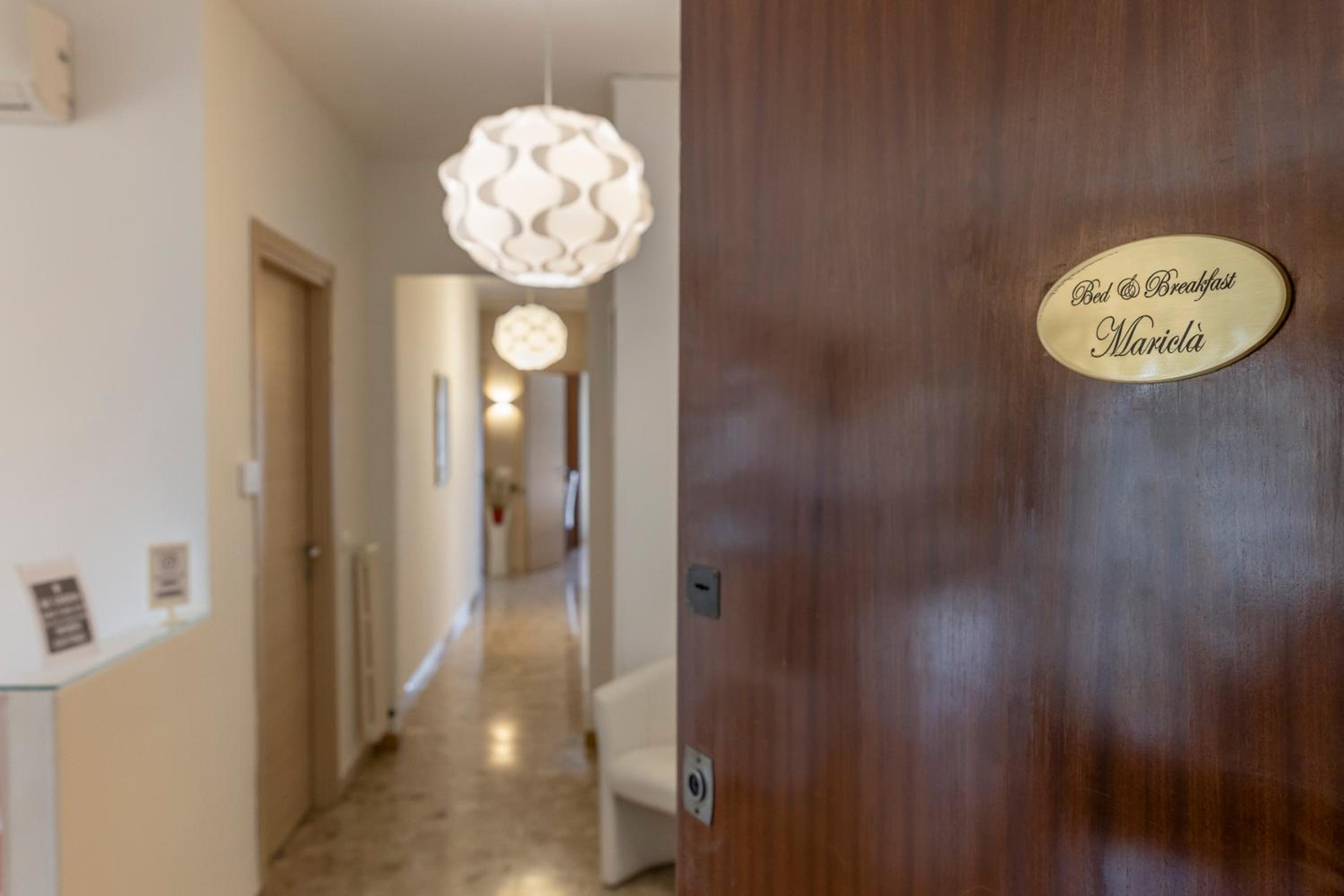 Mariclà Boutique Rooms with Balcony & Free Parking