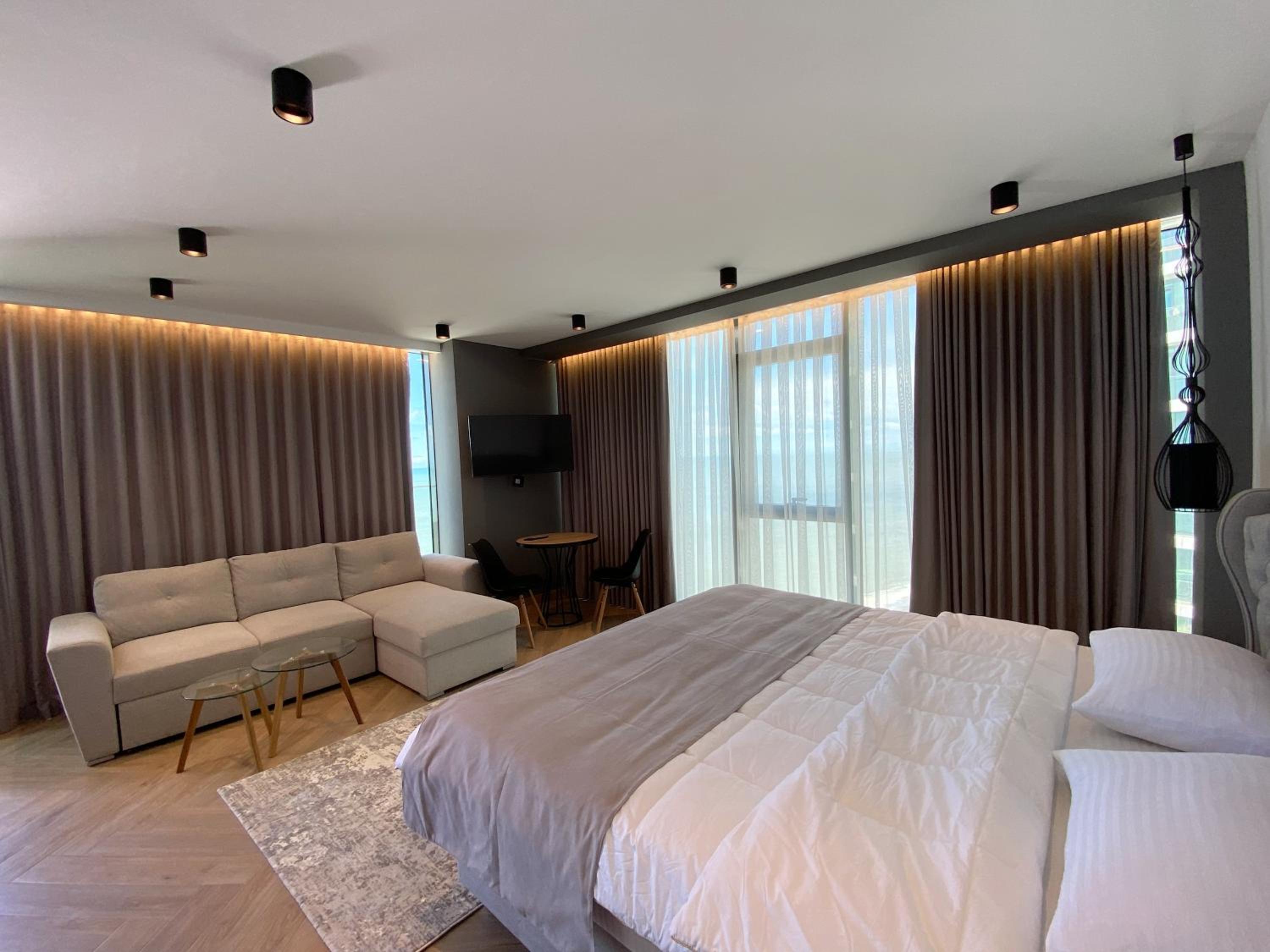 Luxurious Apartment with Panoramic Seaview