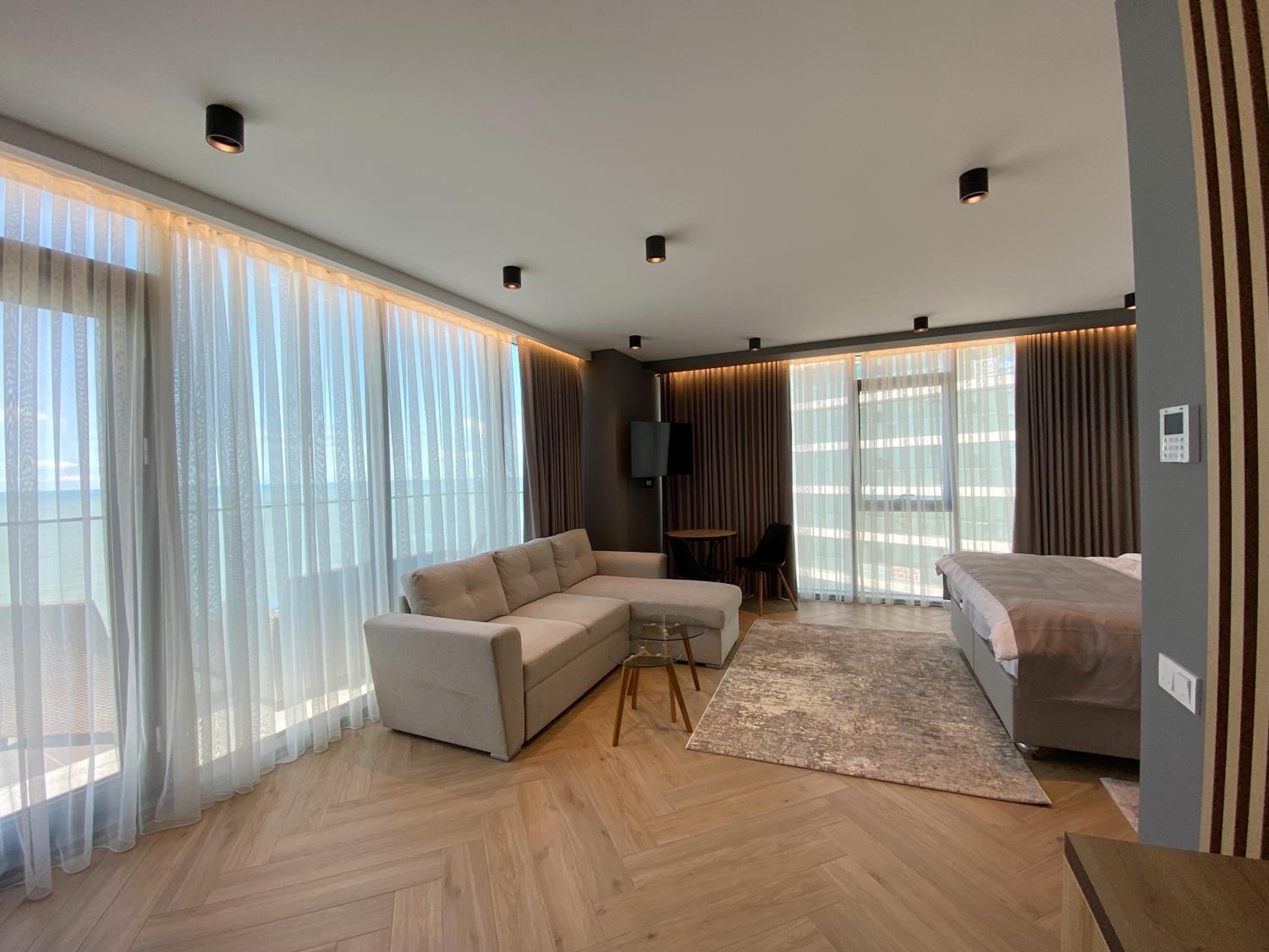 Luxurious Apartment with Panoramic Seaview