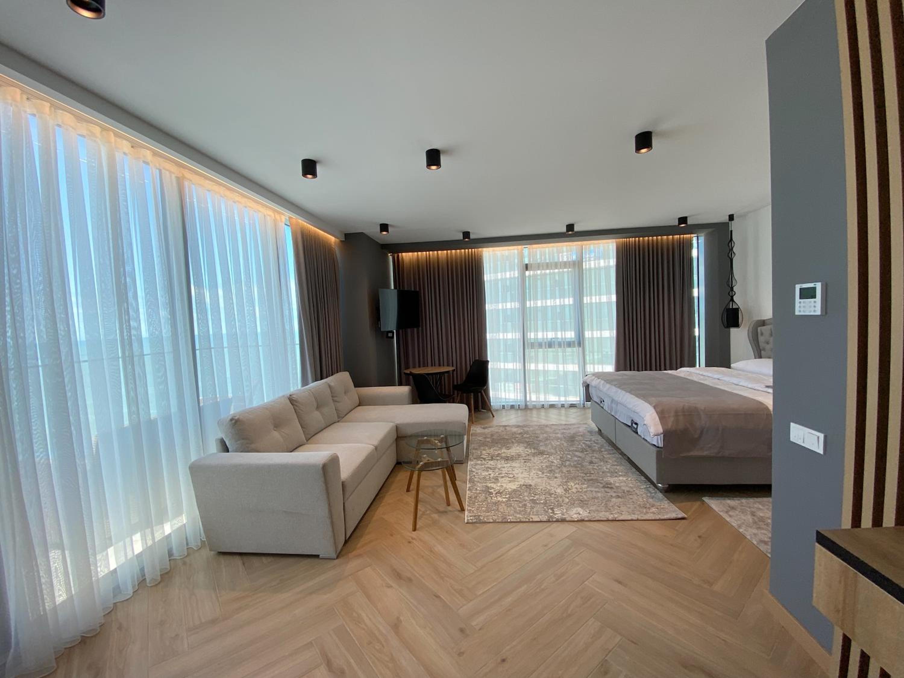Luxurious Apartment with Panoramic Seaview
