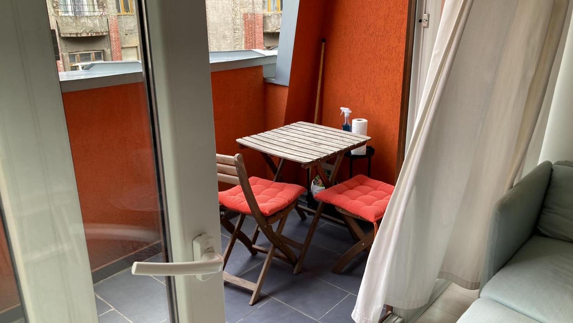Trendy apartment in the heart of the city with balcony view 4