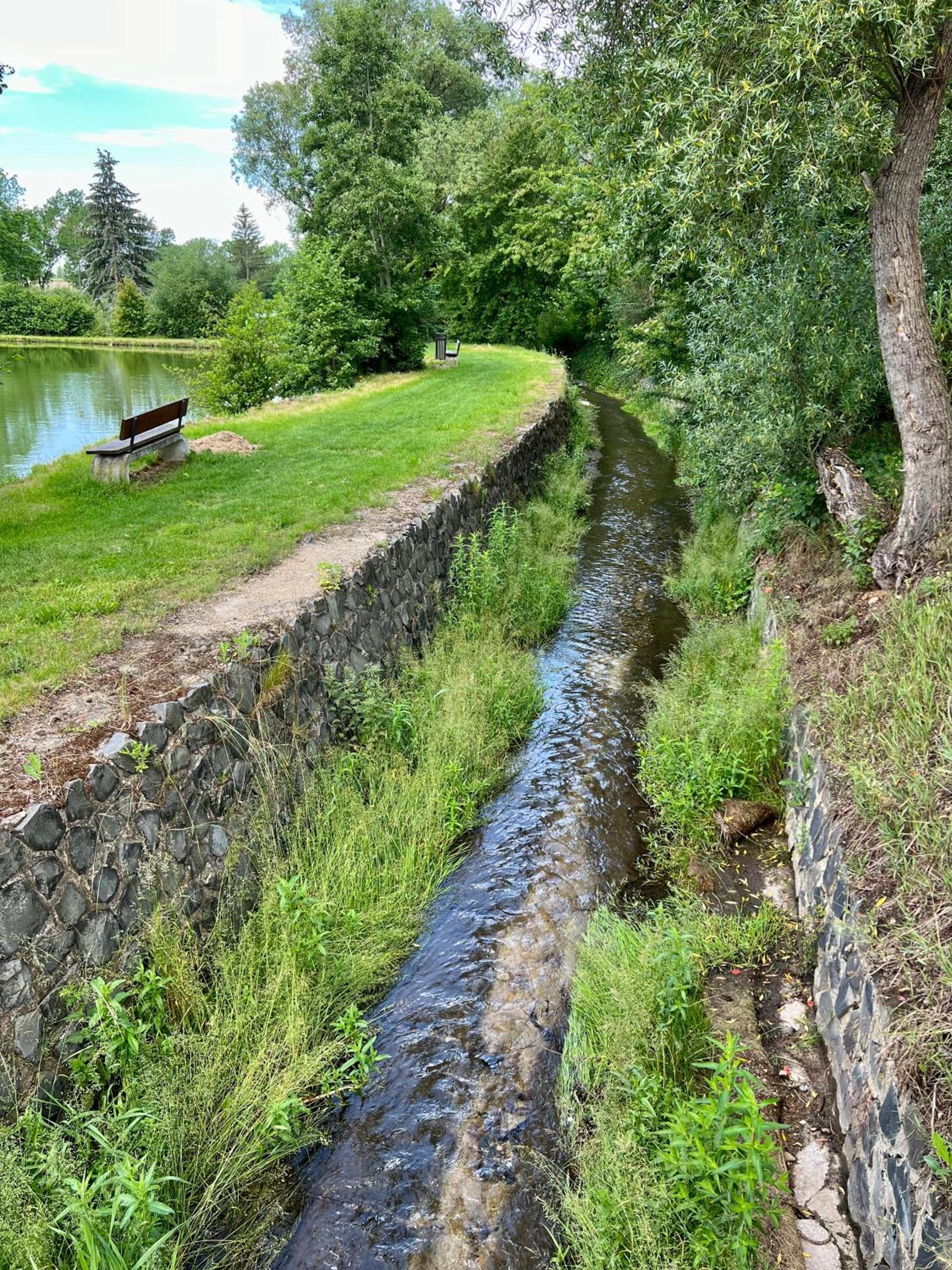 Chalupa nad rybníkem