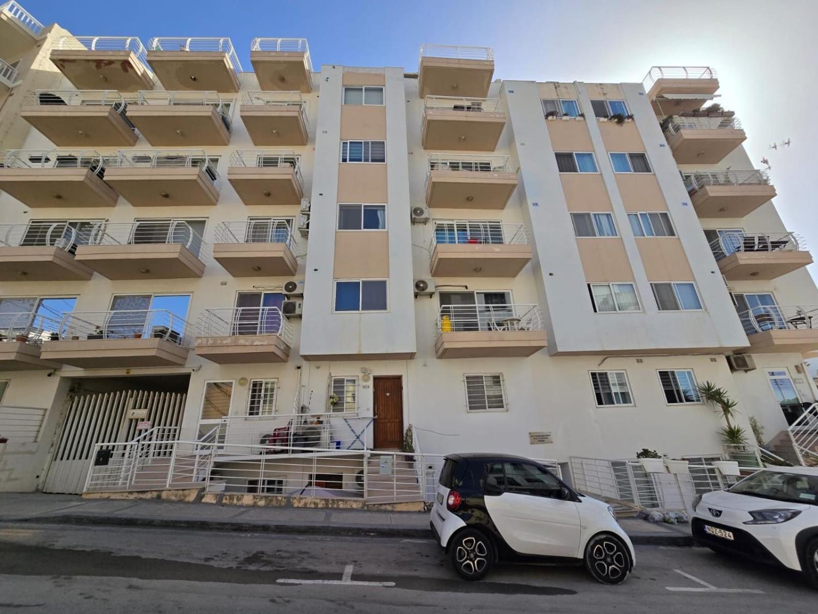 Stunning two bed apartment in St Pauls Bay Malta photo 5