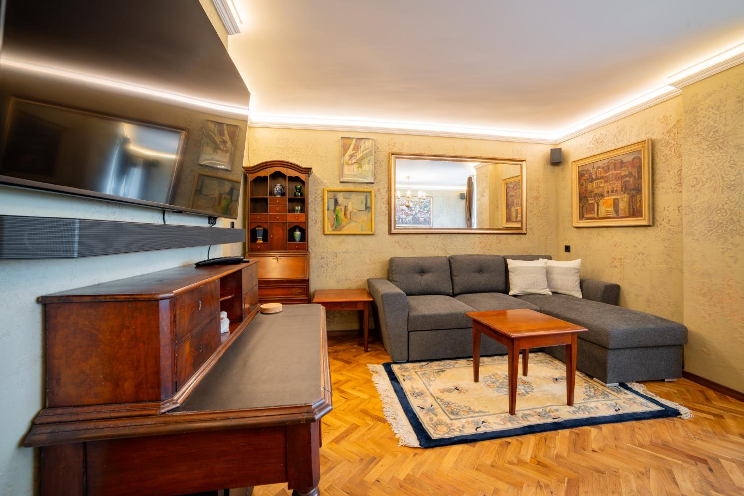 Iatrus Guest Apartment & Sauna