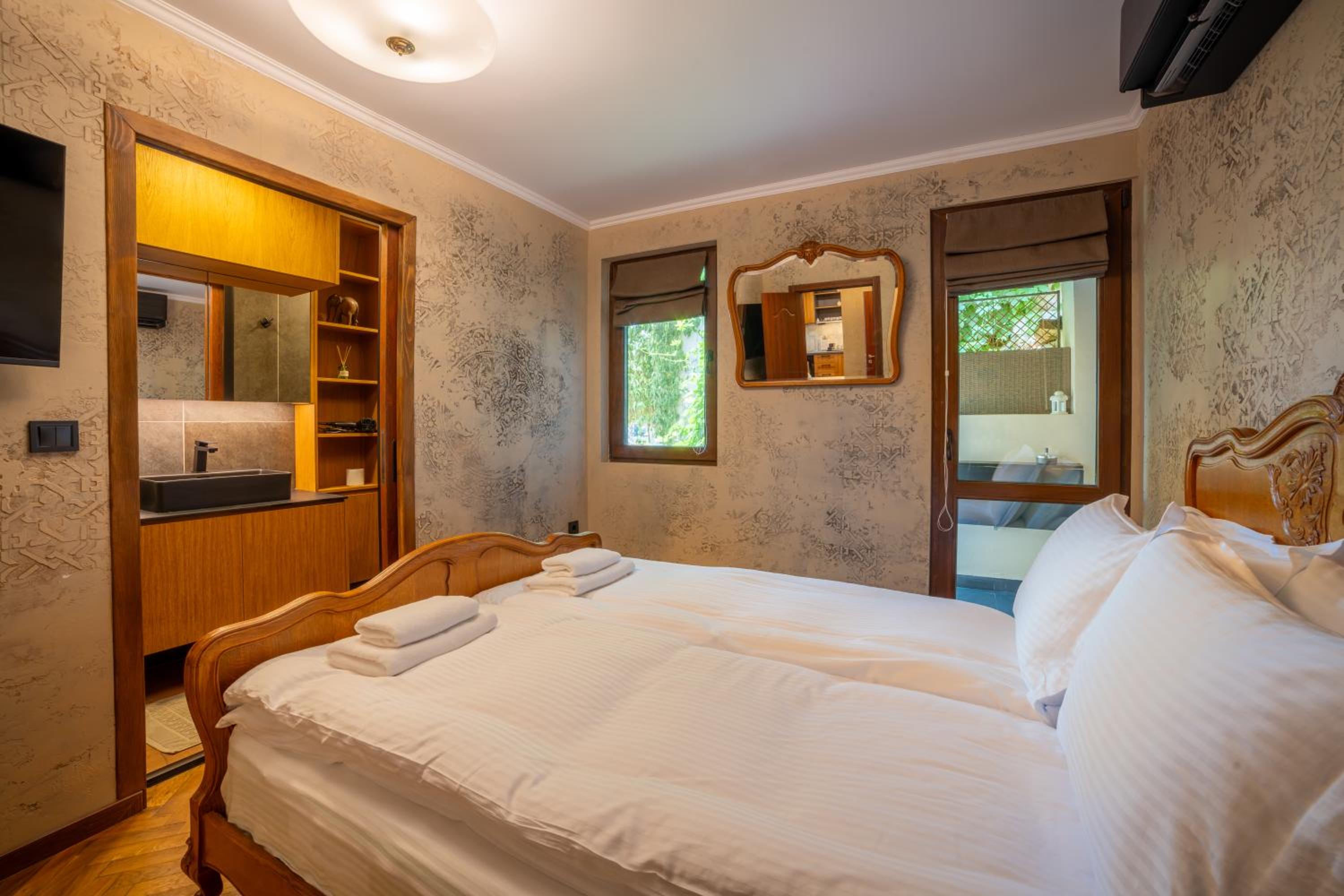 Iatrus Guest Apartment & Sauna