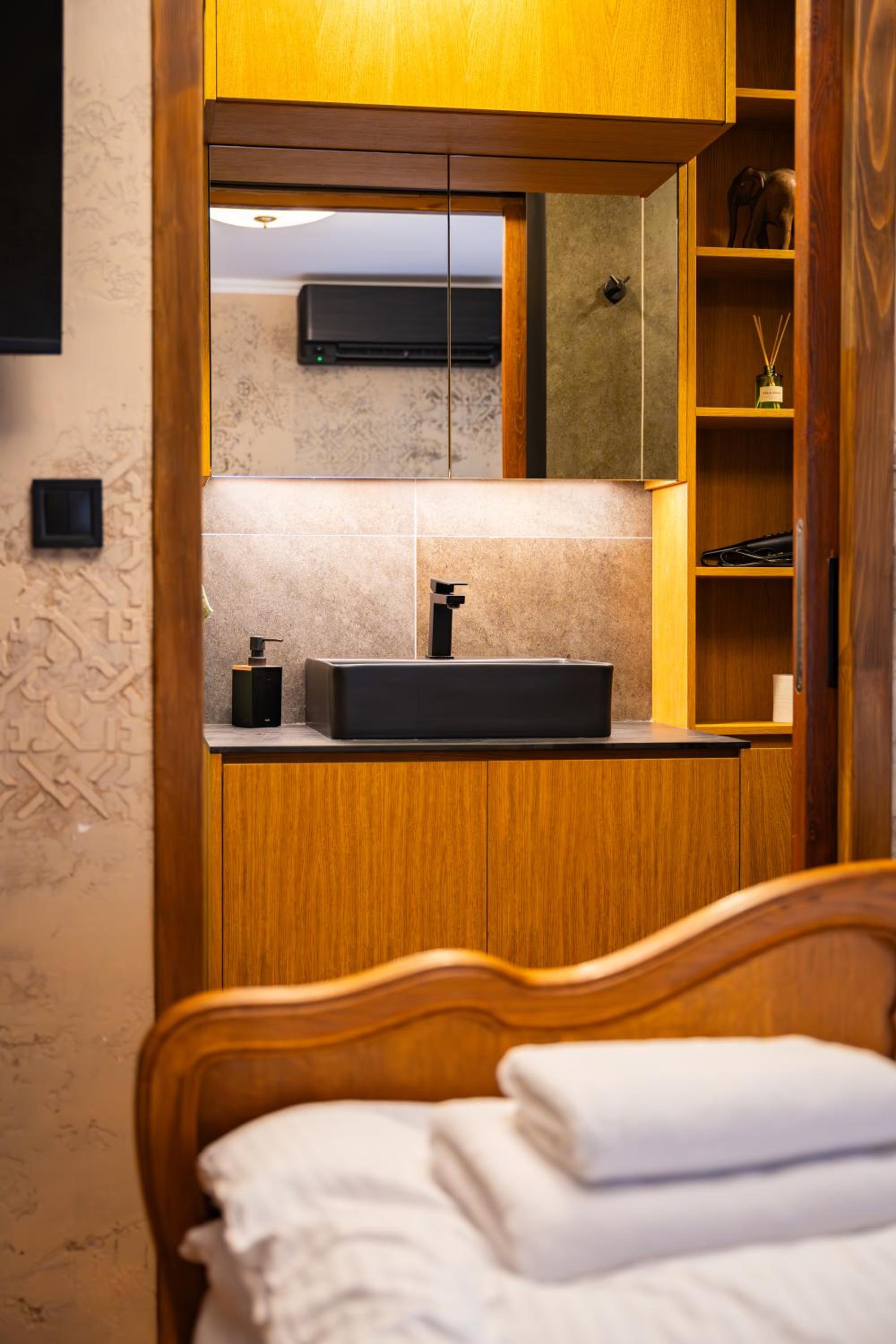 Iatrus Guest Apartment & Sauna