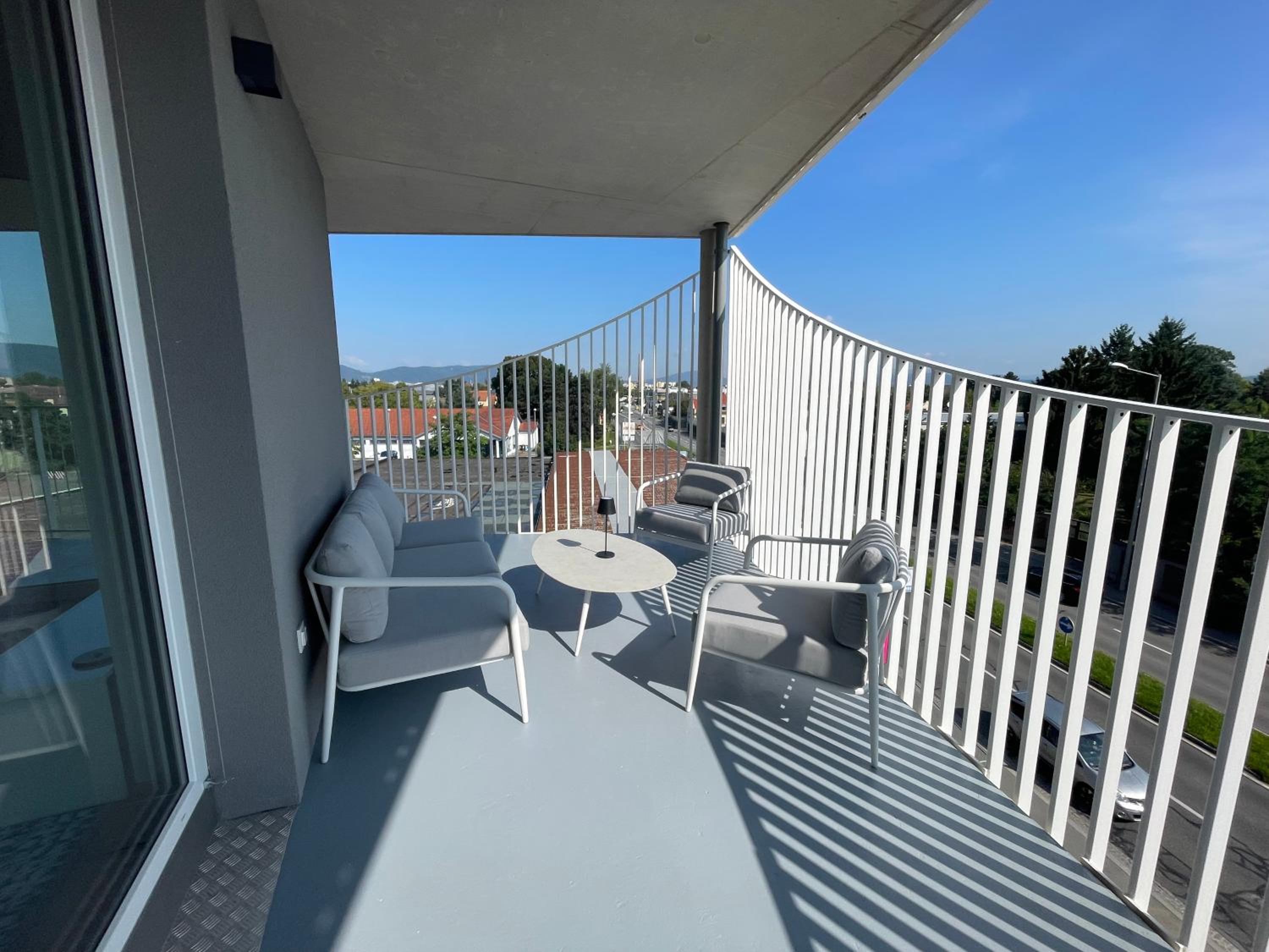 Luxusapartment mit 40 qm Terrasse, E-Parkplatz und Parkplatz