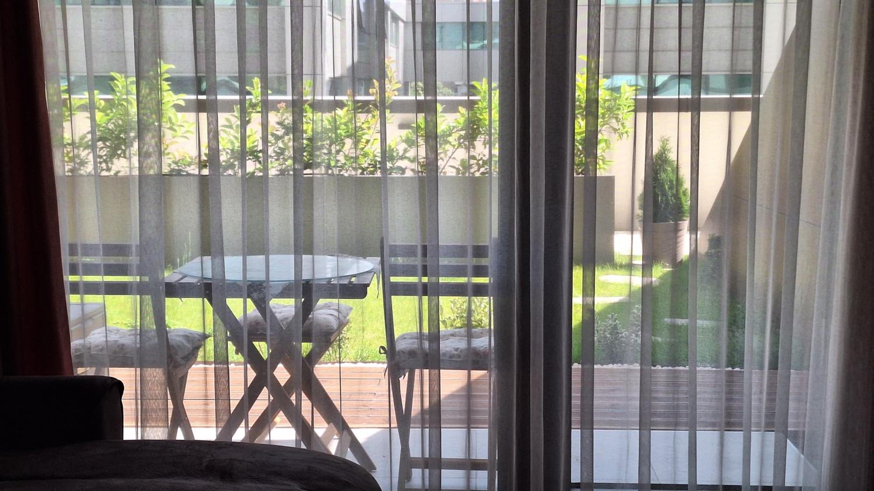 Nikola's City Center Garden View