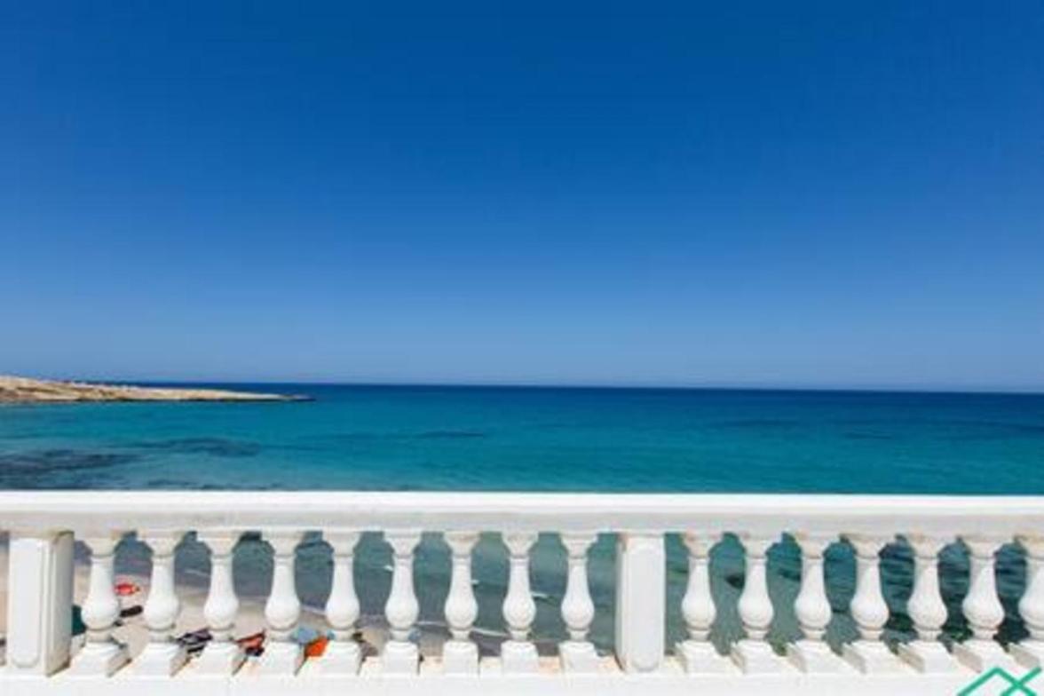 Dar Barsha: Beach front white sand and happiness