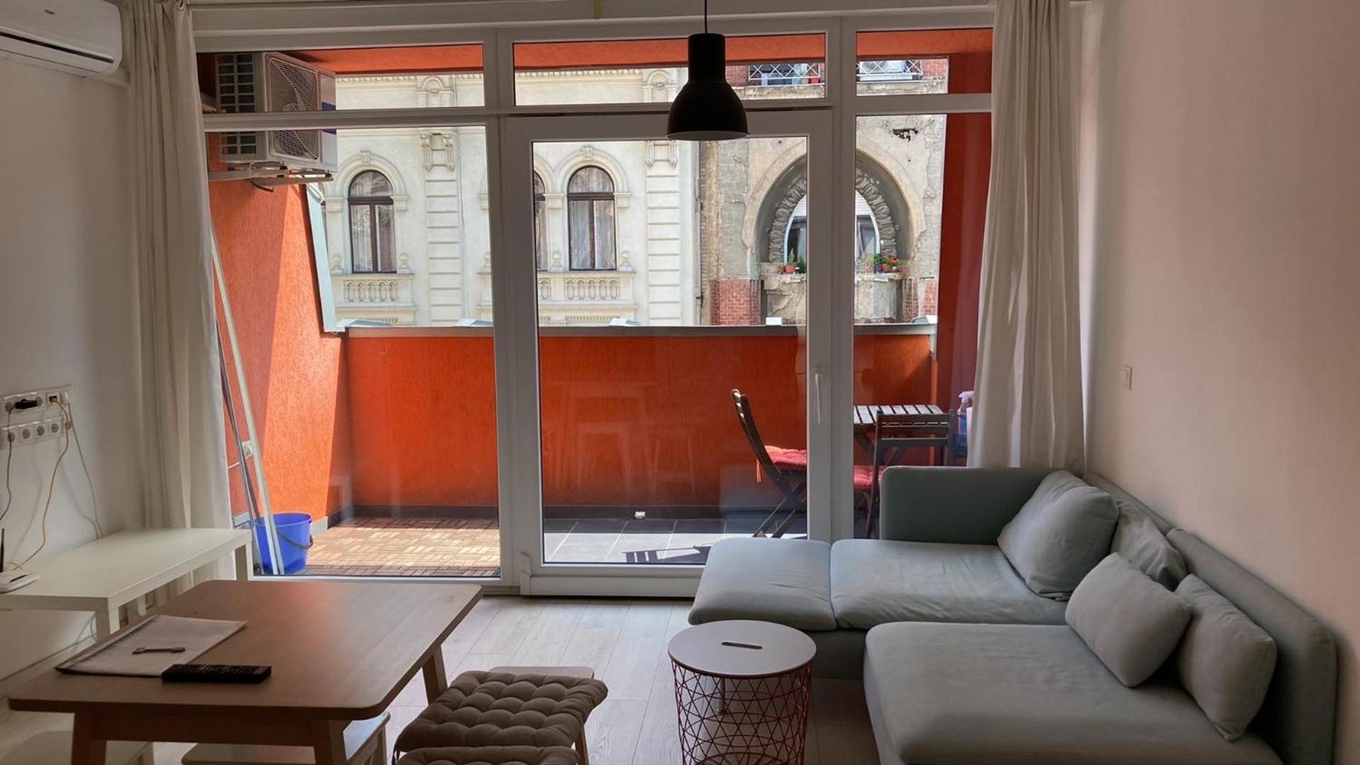 Trendy apartment in the heart of the city with balcony view 3