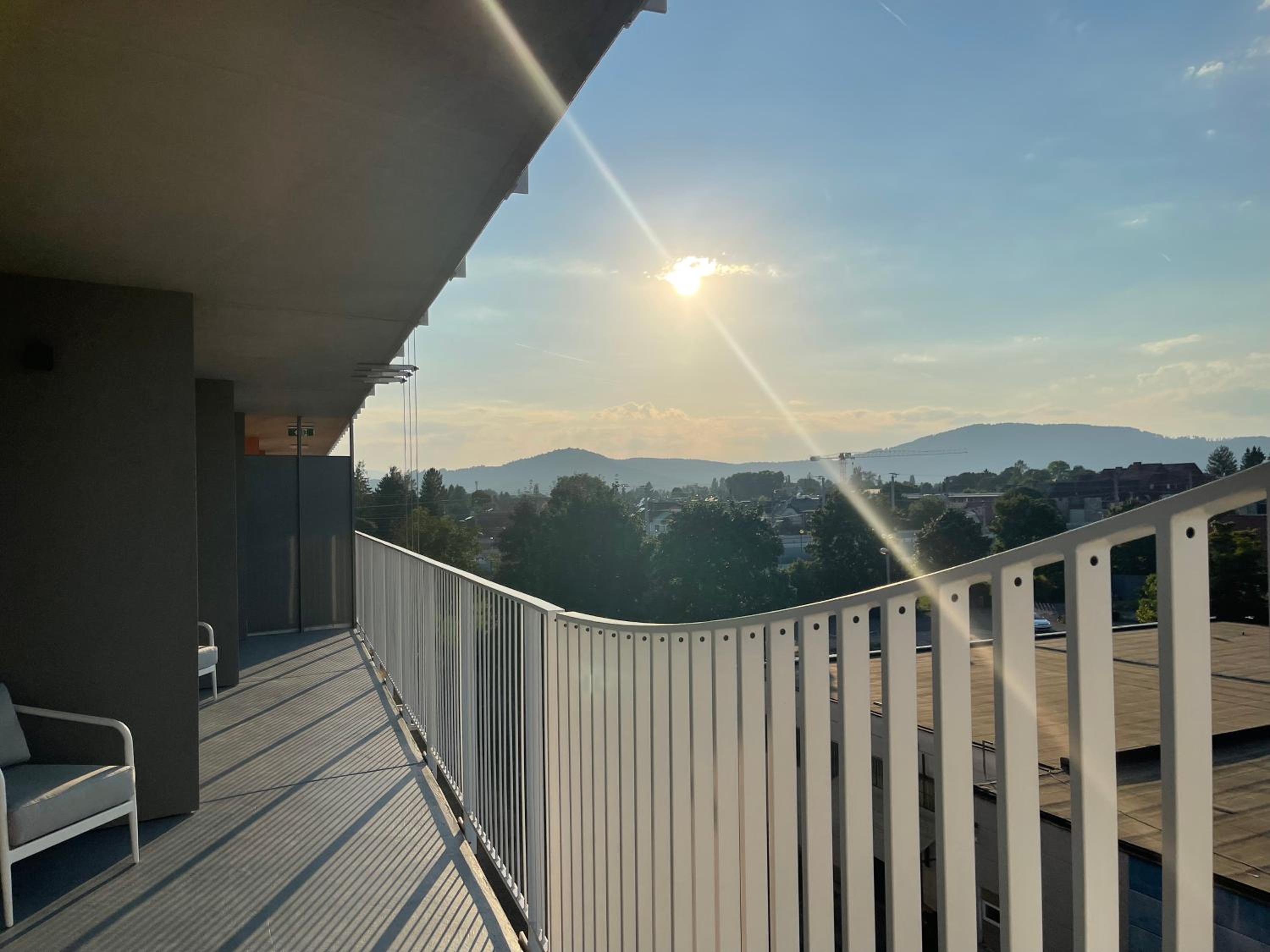 Luxusapartment mit 40 qm Terrasse, E-Parkplatz und Parkplatz