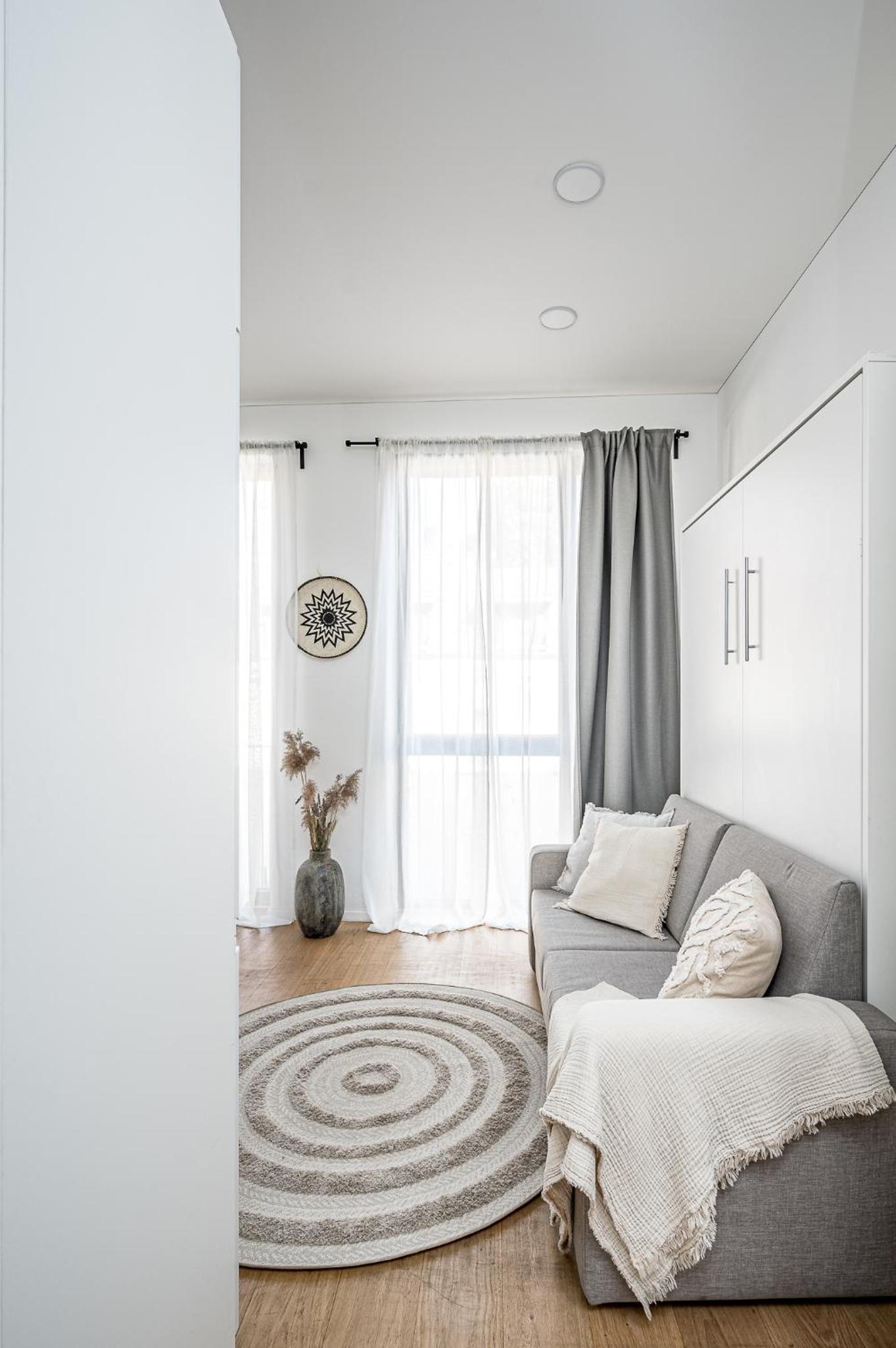 Bali style apartment with balcony near Gates of Dawn