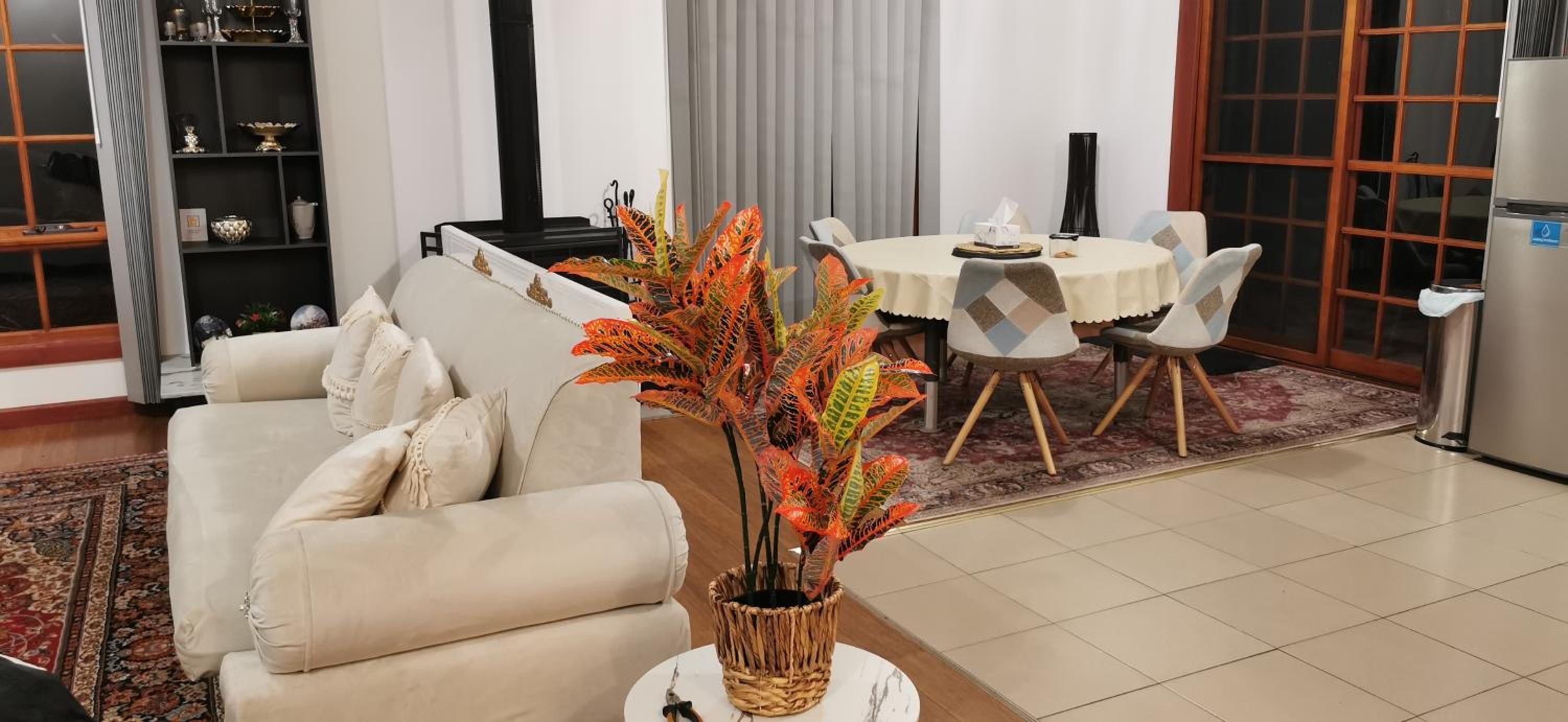 Kathmandu Farmstay - Pool Table, Ping Pong, Bicycles, PlayStation, Netflix, close to Bathurst and Mayfield Garden