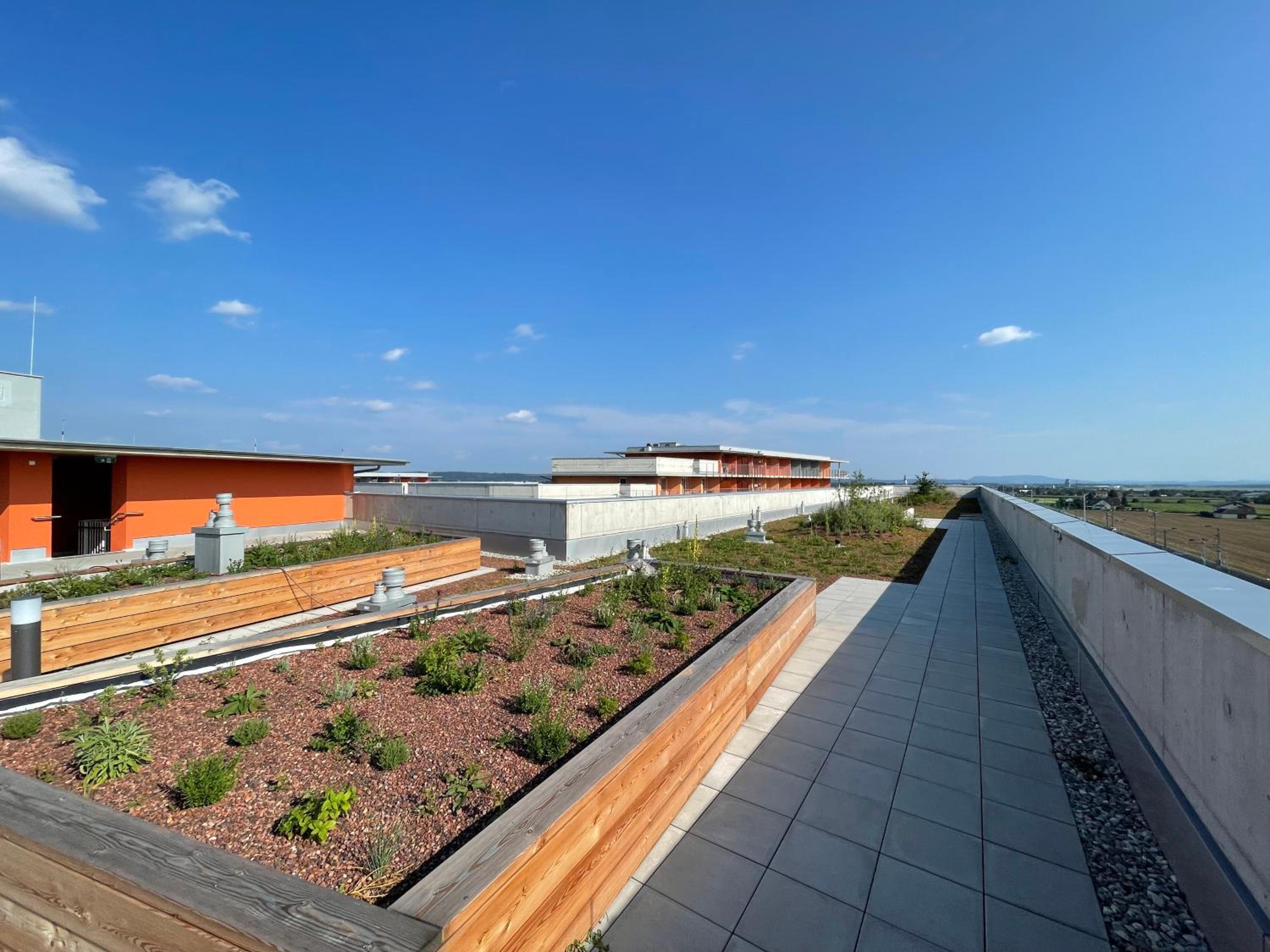 Luxusapartment mit 40 qm Terrasse, E-Parkplatz und Parkplatz