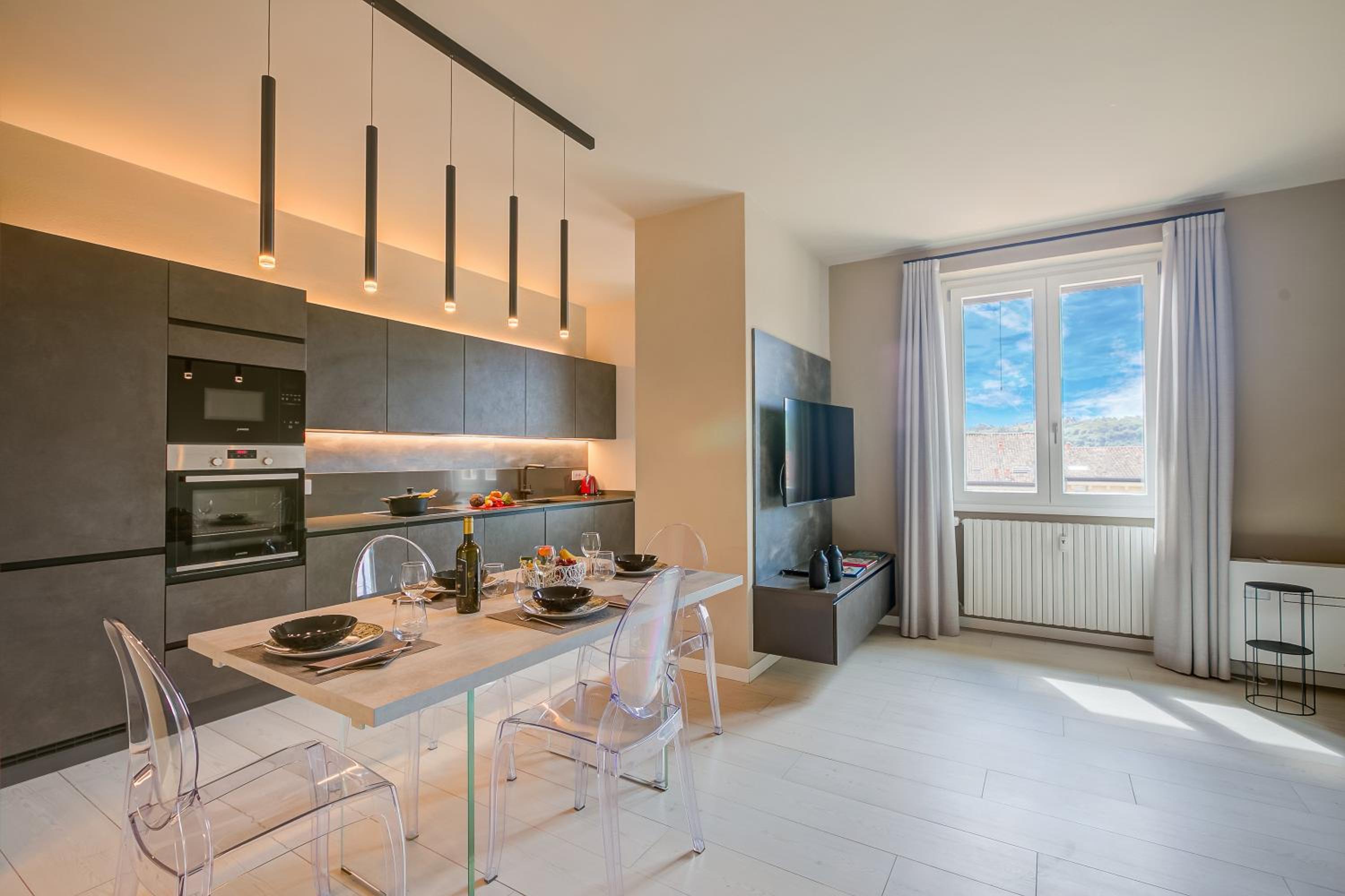 Viktor Salò | 100m from Lake & Center - Happy Rentals view 2