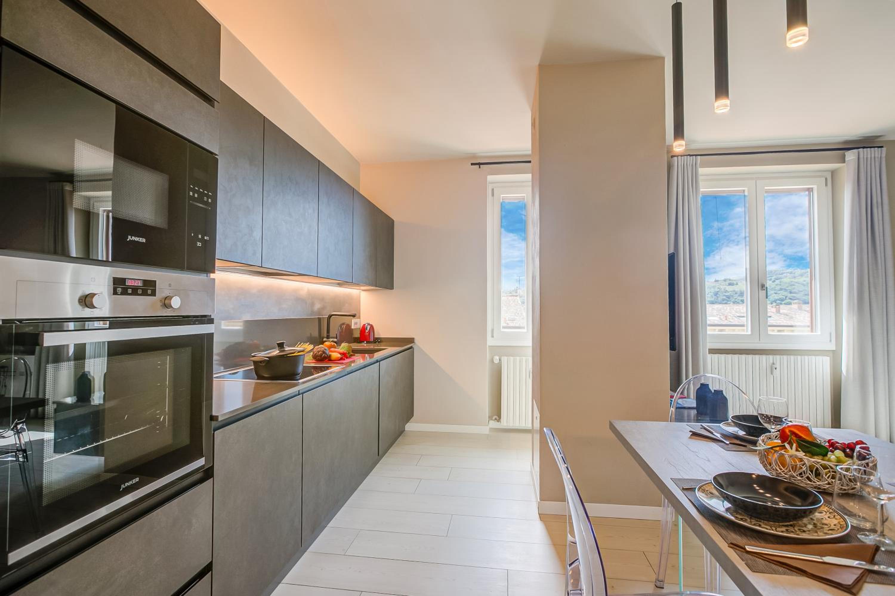 Viktor Salò | 100m from Lake & Center - Happy Rentals view 3