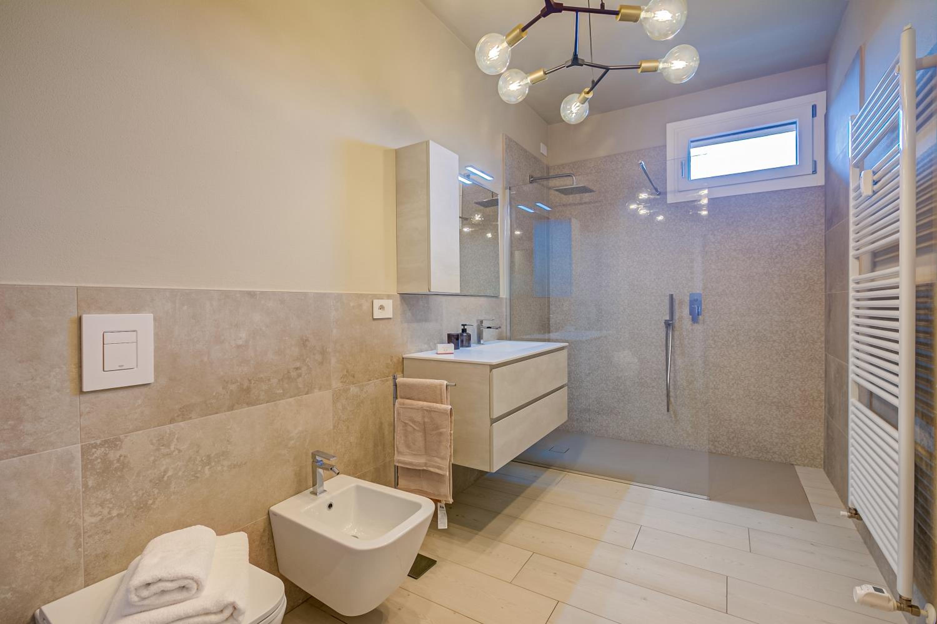 Viktor Salò | 100m from Lake & Center - Happy Rentals view 5