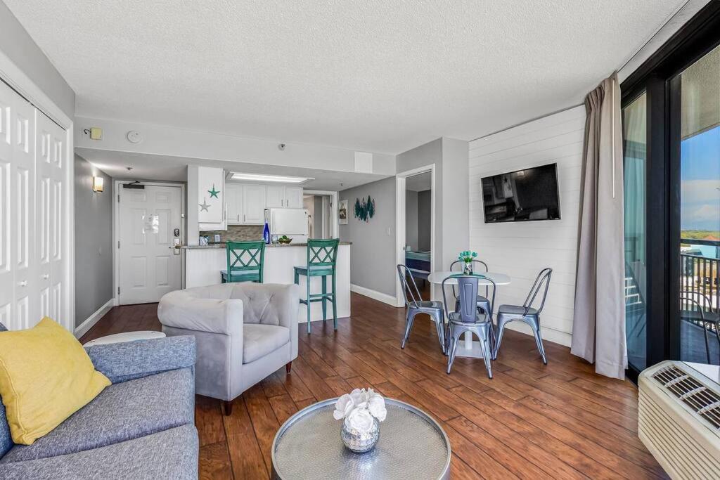 Pristine Oceanfront King Suite Best Layout in Bldg 806 view 4