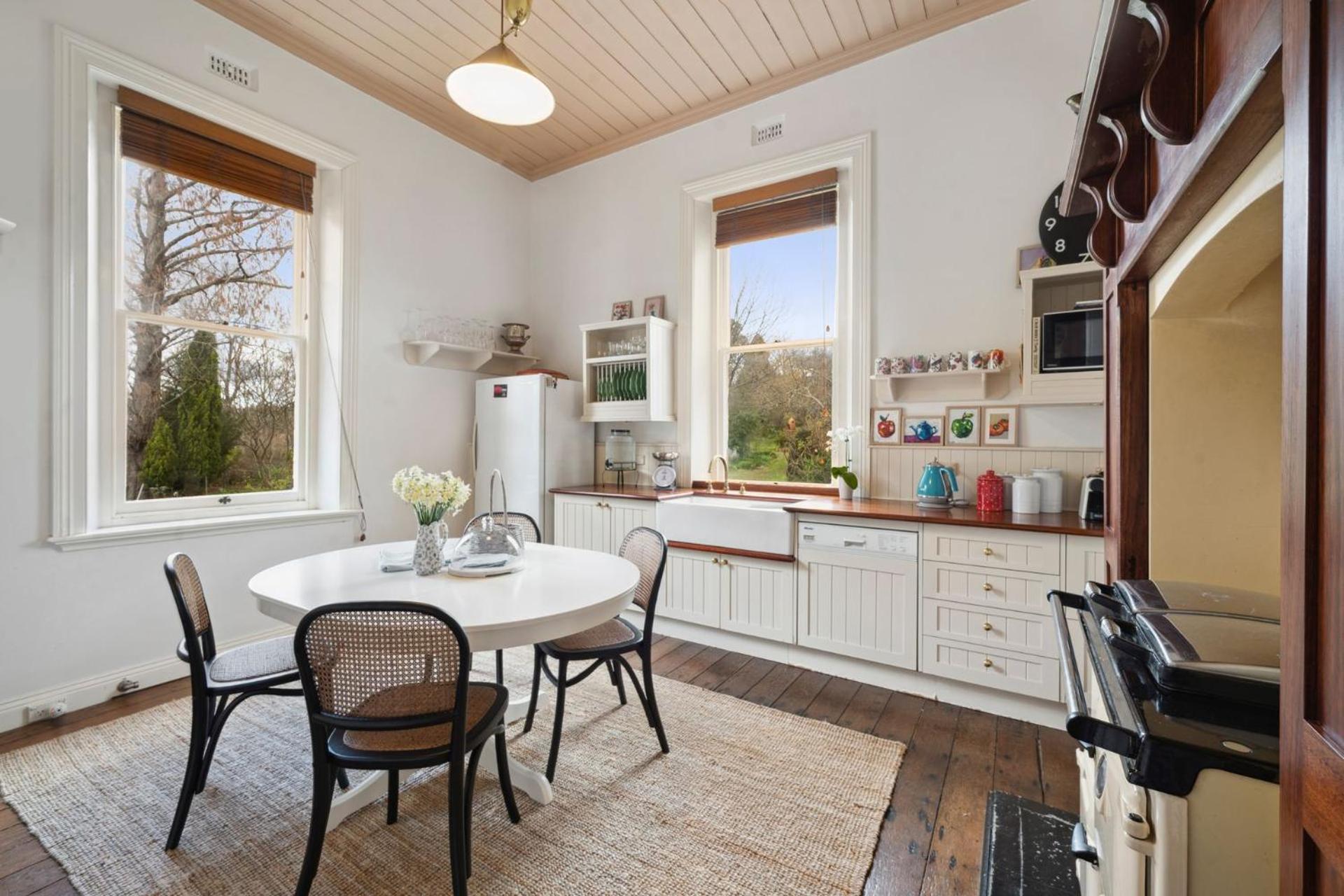Charming Historic Rural Escape Near the Blue Mtns