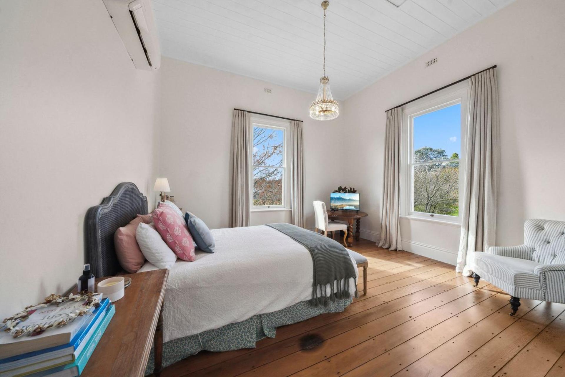 Charming Historic Rural Escape Near the Blue Mtns