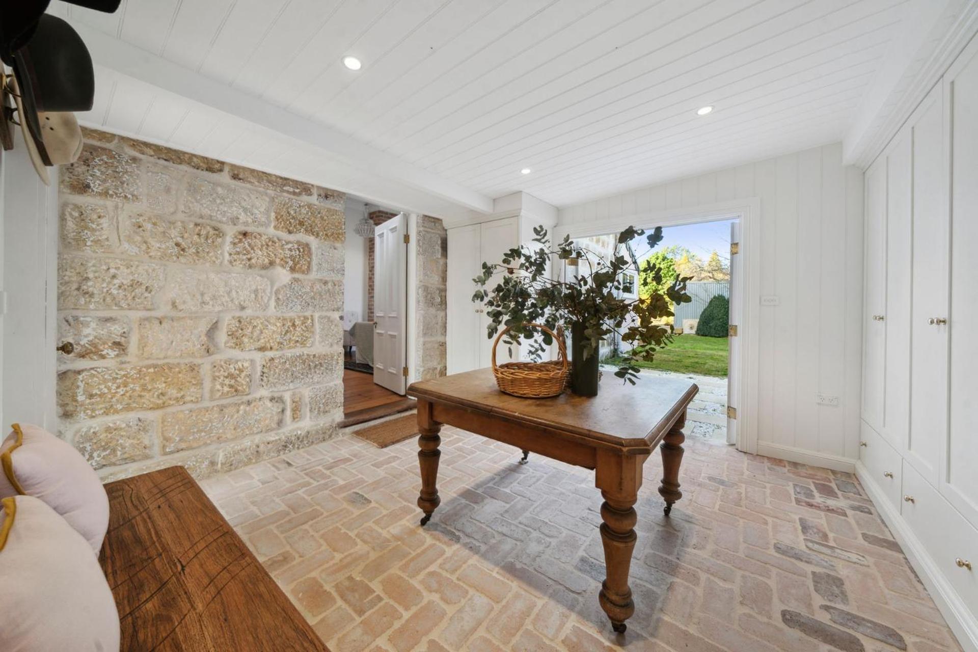 Charming Historic Rural Escape Near the Blue Mtns