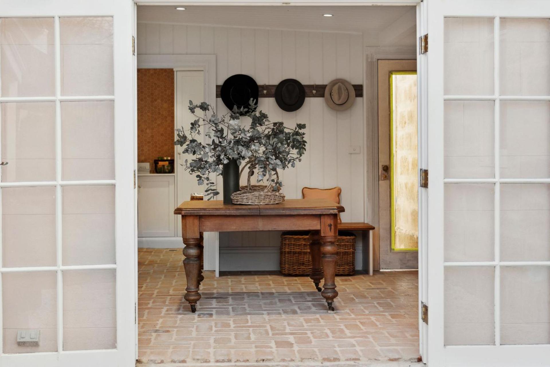 Charming Historic Rural Escape Near the Blue Mtns