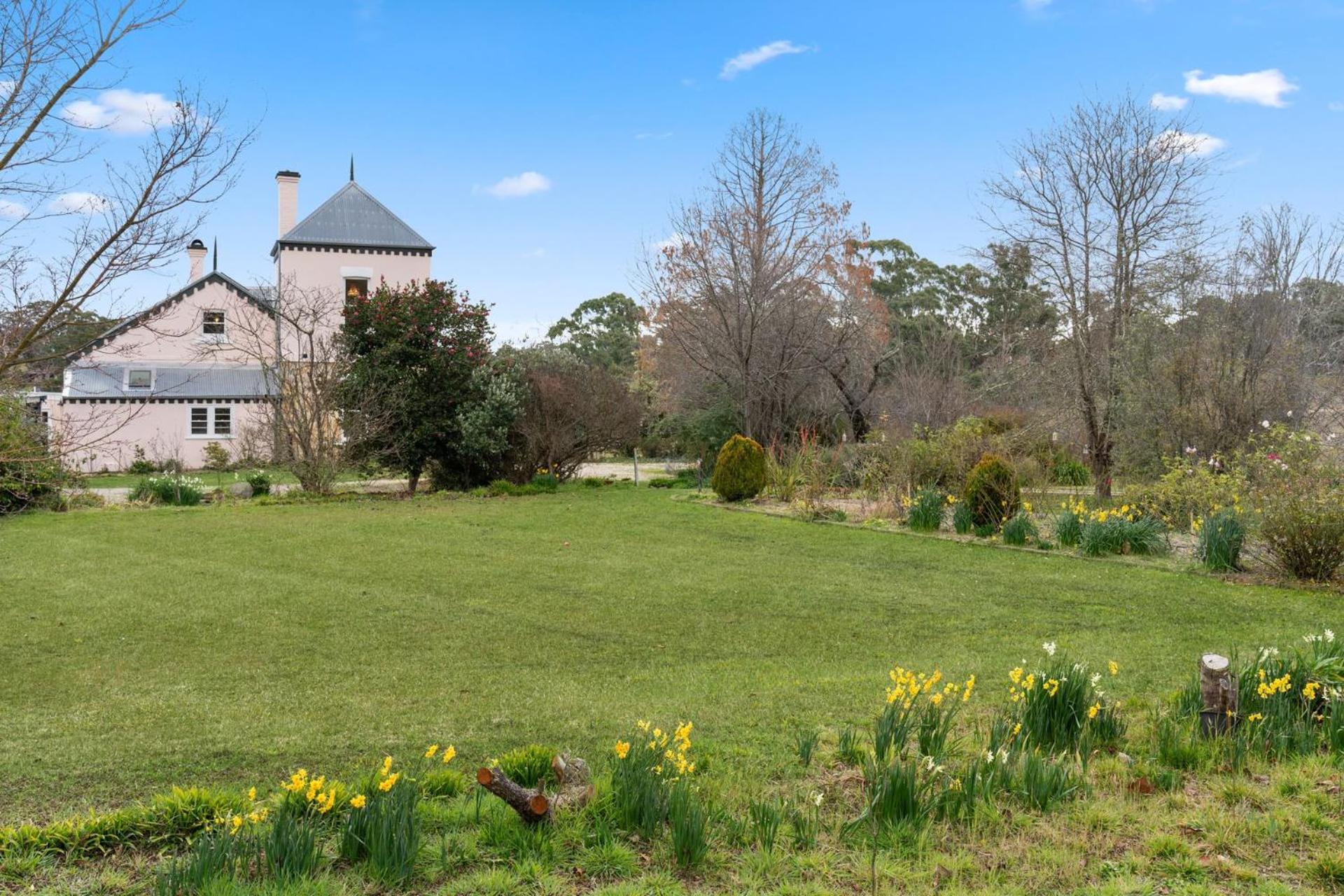 Charming Historic Rural Escape Near the Blue Mtns