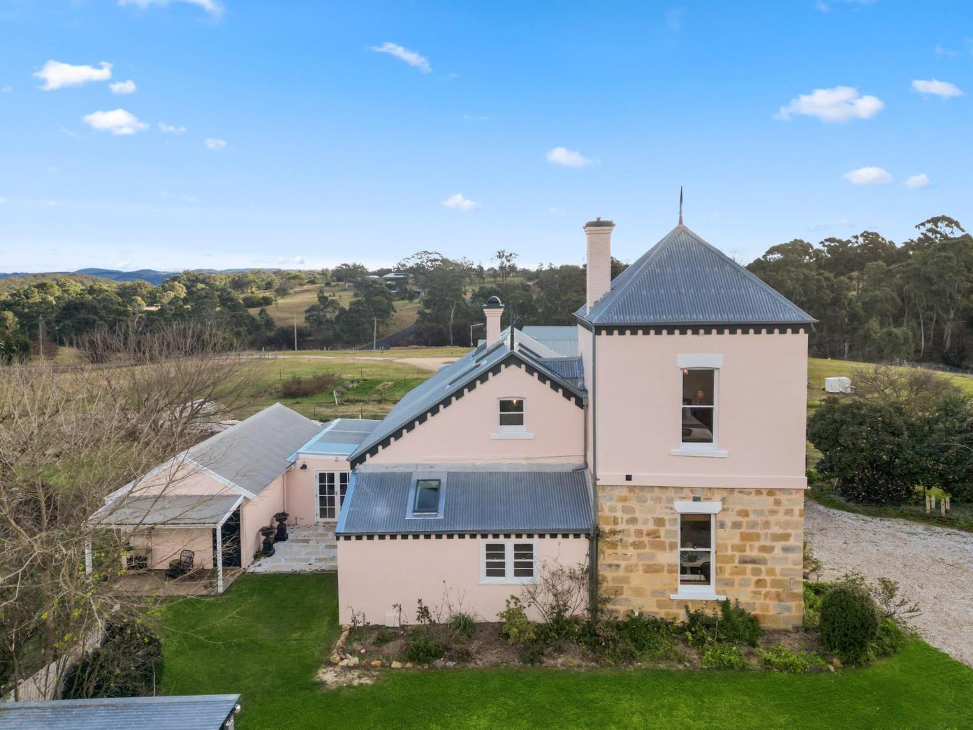 Charming Historic Rural Escape Near the Blue Mtns