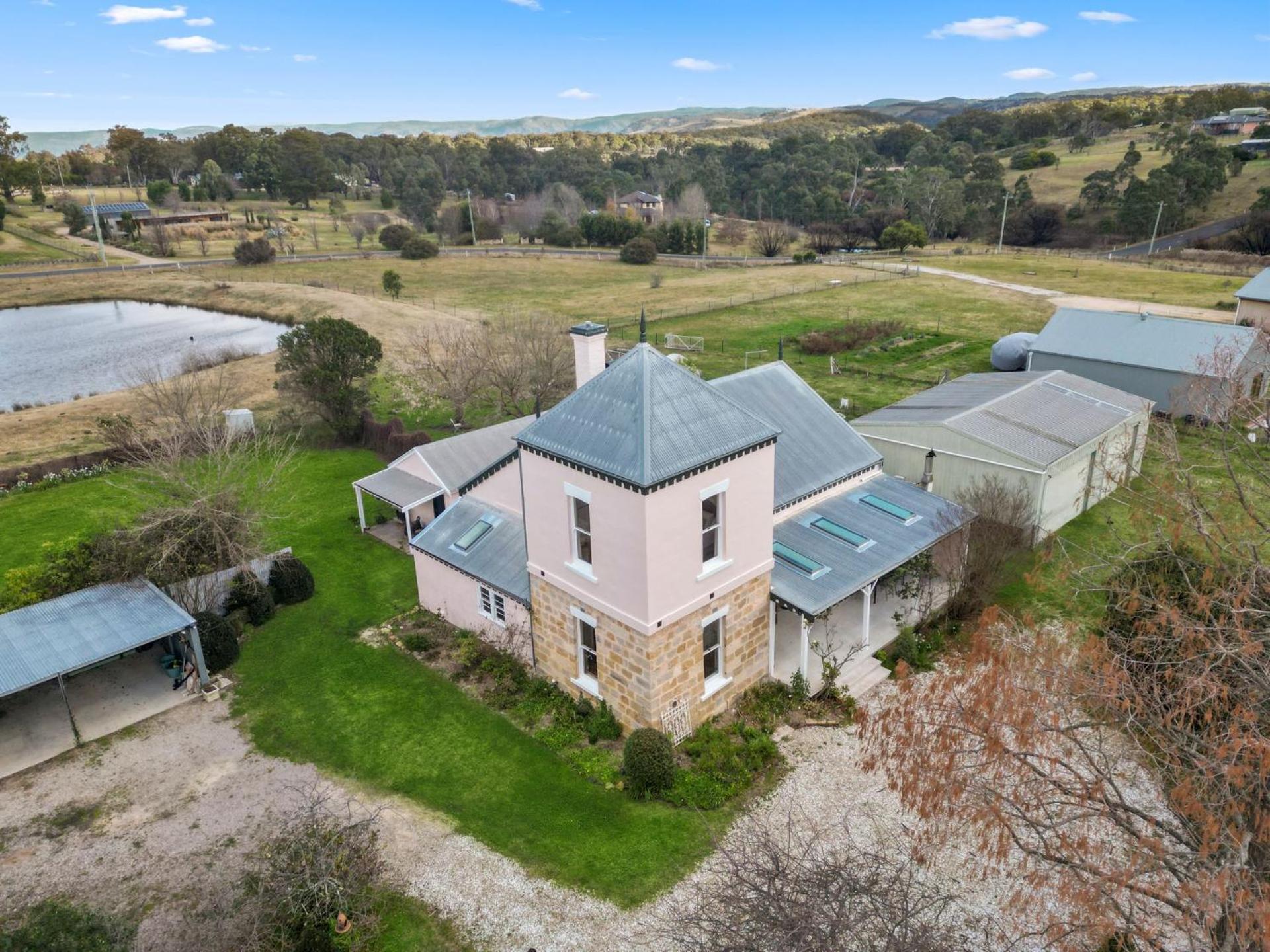 Charming Historic Rural Escape Near the Blue Mtns