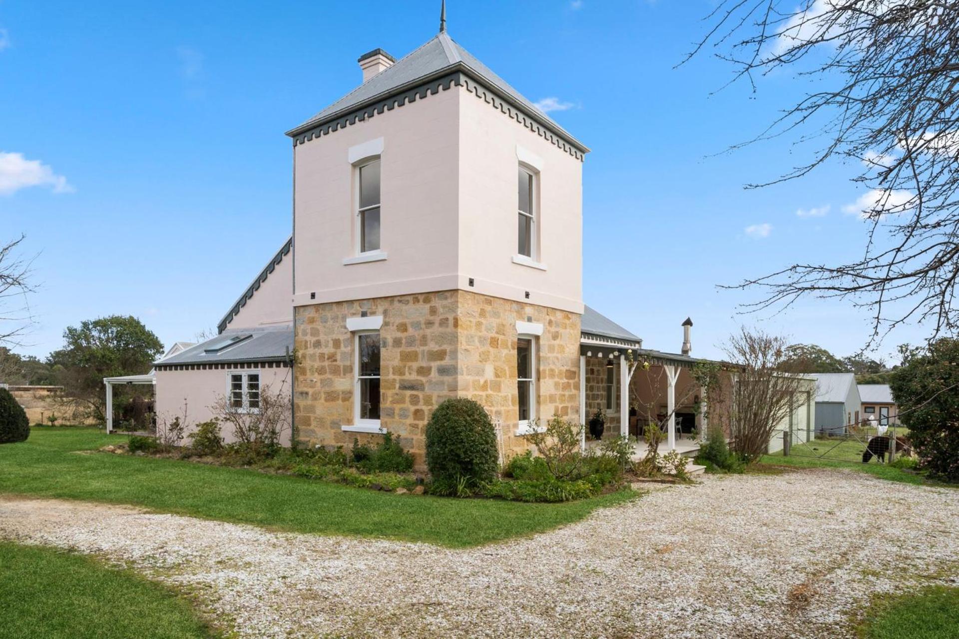 Charming Historic Rural Escape Near the Blue Mtns