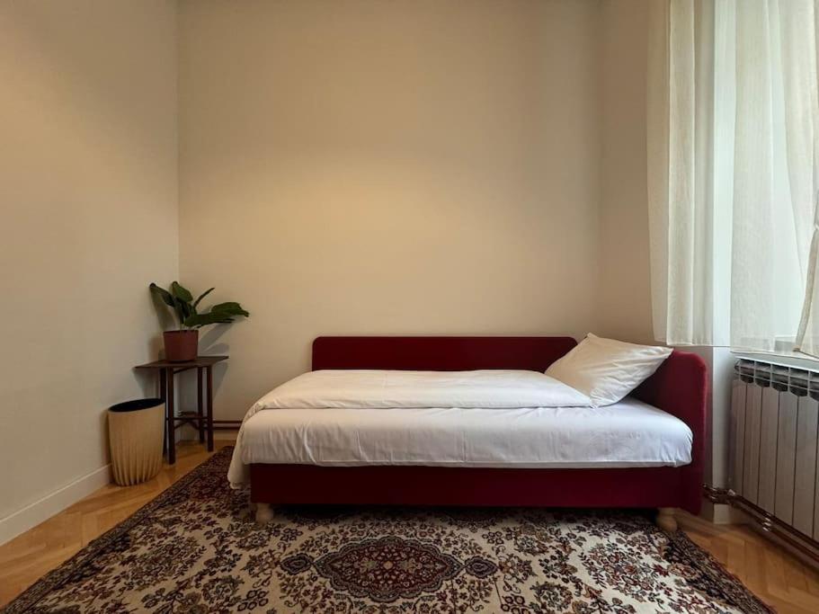 Unique & Spacious 3BR Historic Flat in City Centre