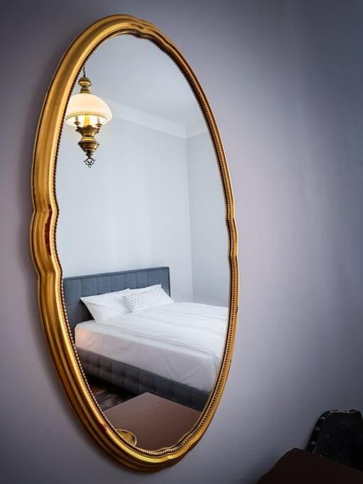 Unique & Spacious 3BR Historic Flat in City Centre