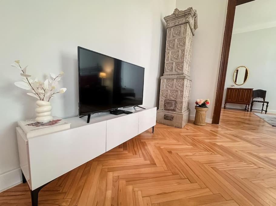 Unique & Spacious 3BR Historic Flat in City Centre