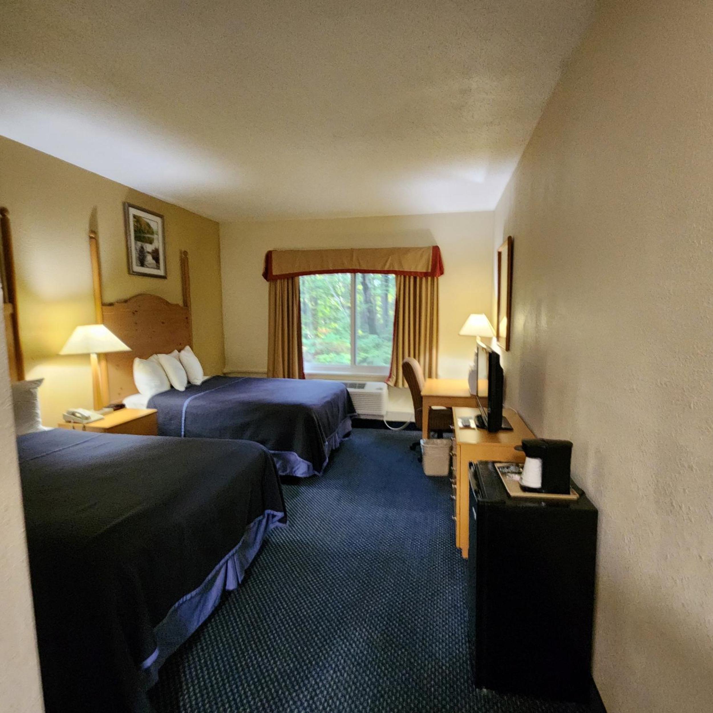 Katahdin Inn & Suites