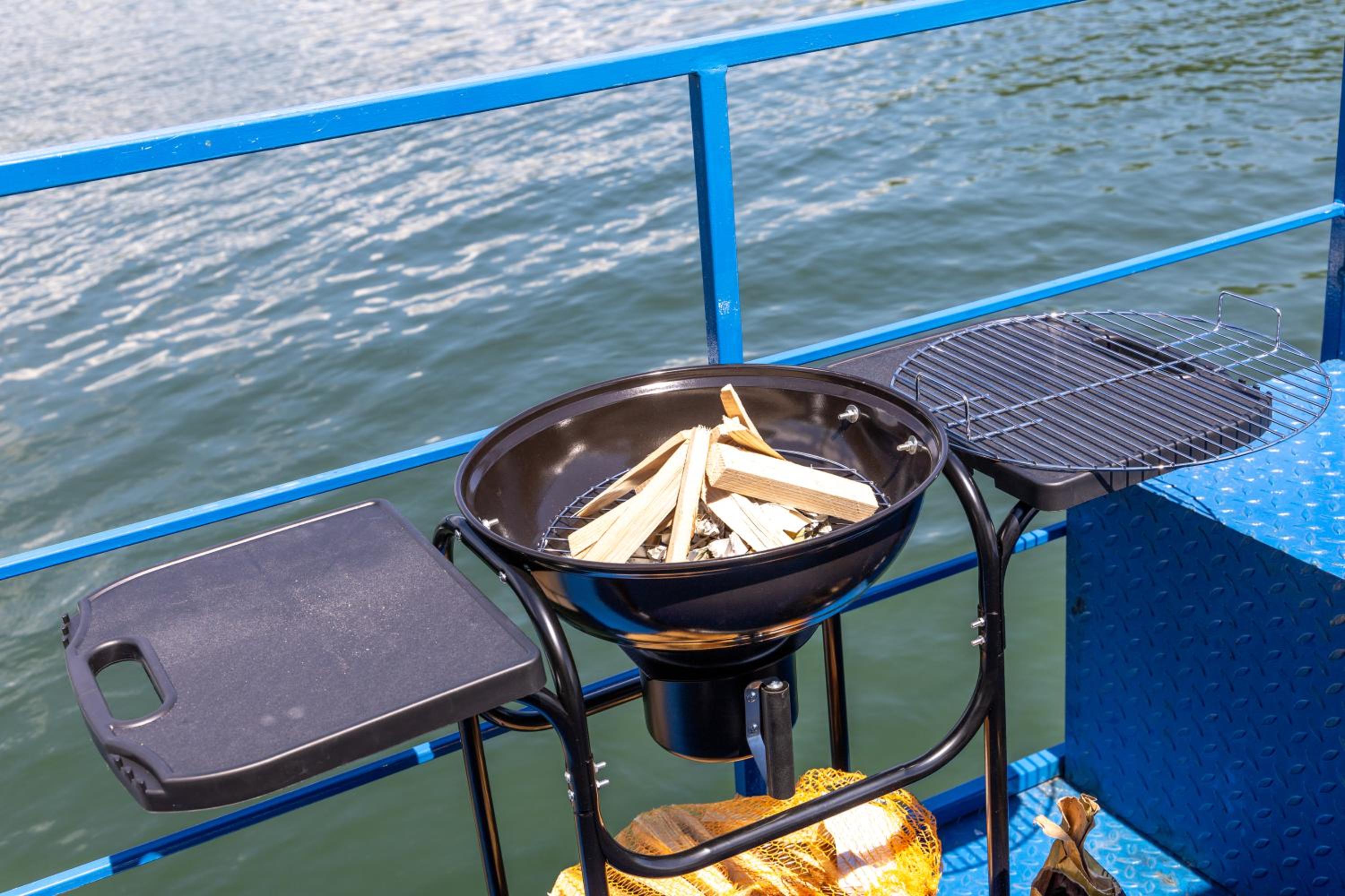 Marský Vlk - zážitkový houseboat a wellness
